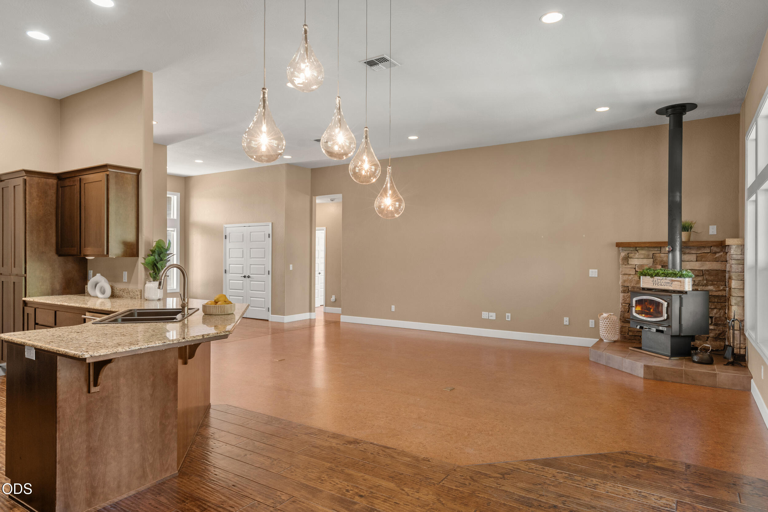 642 Sheffield Drive, Eagle Point, OR 97524 — photo 2