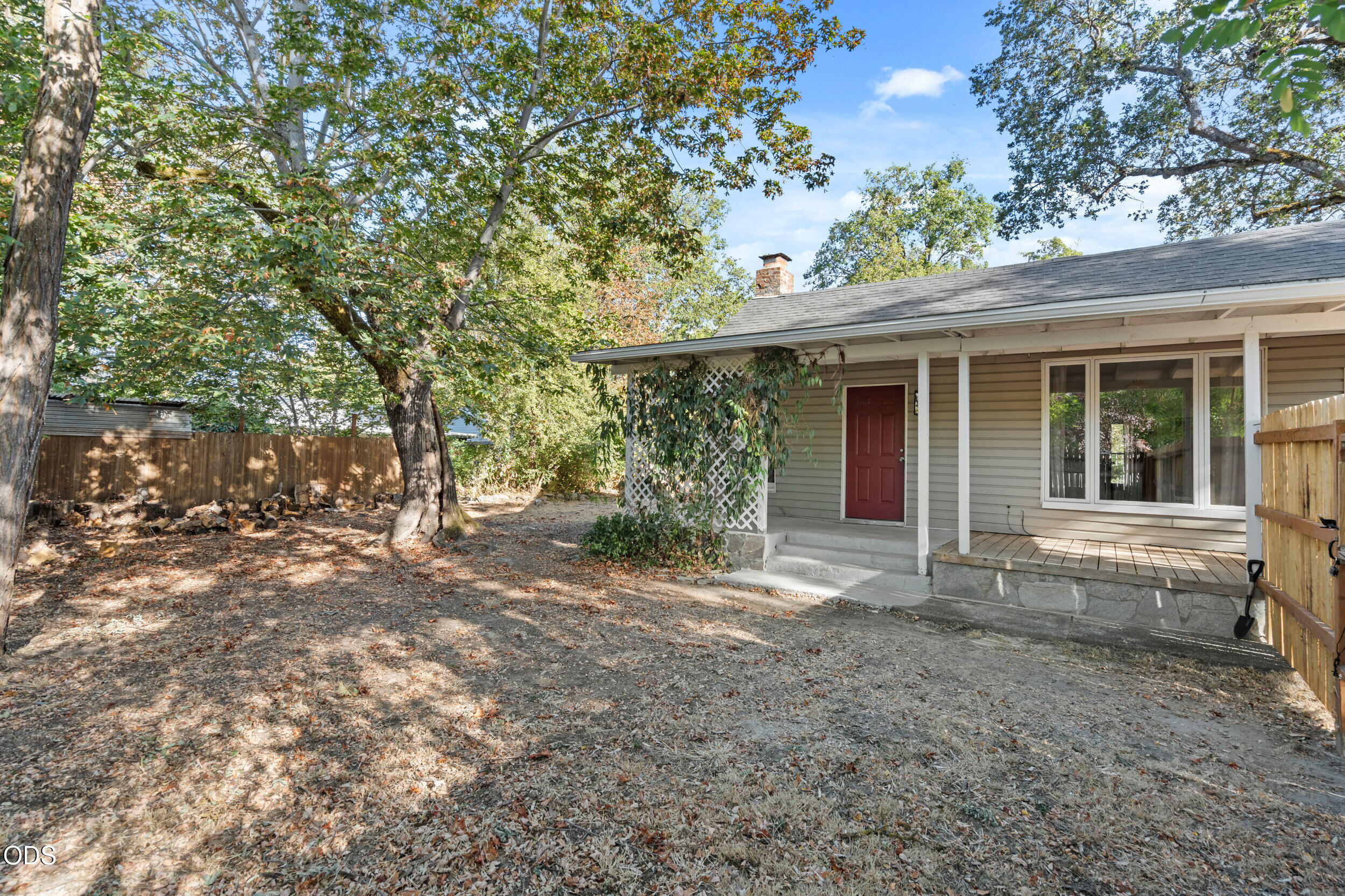 254 SW Rogue River Avenue — photo