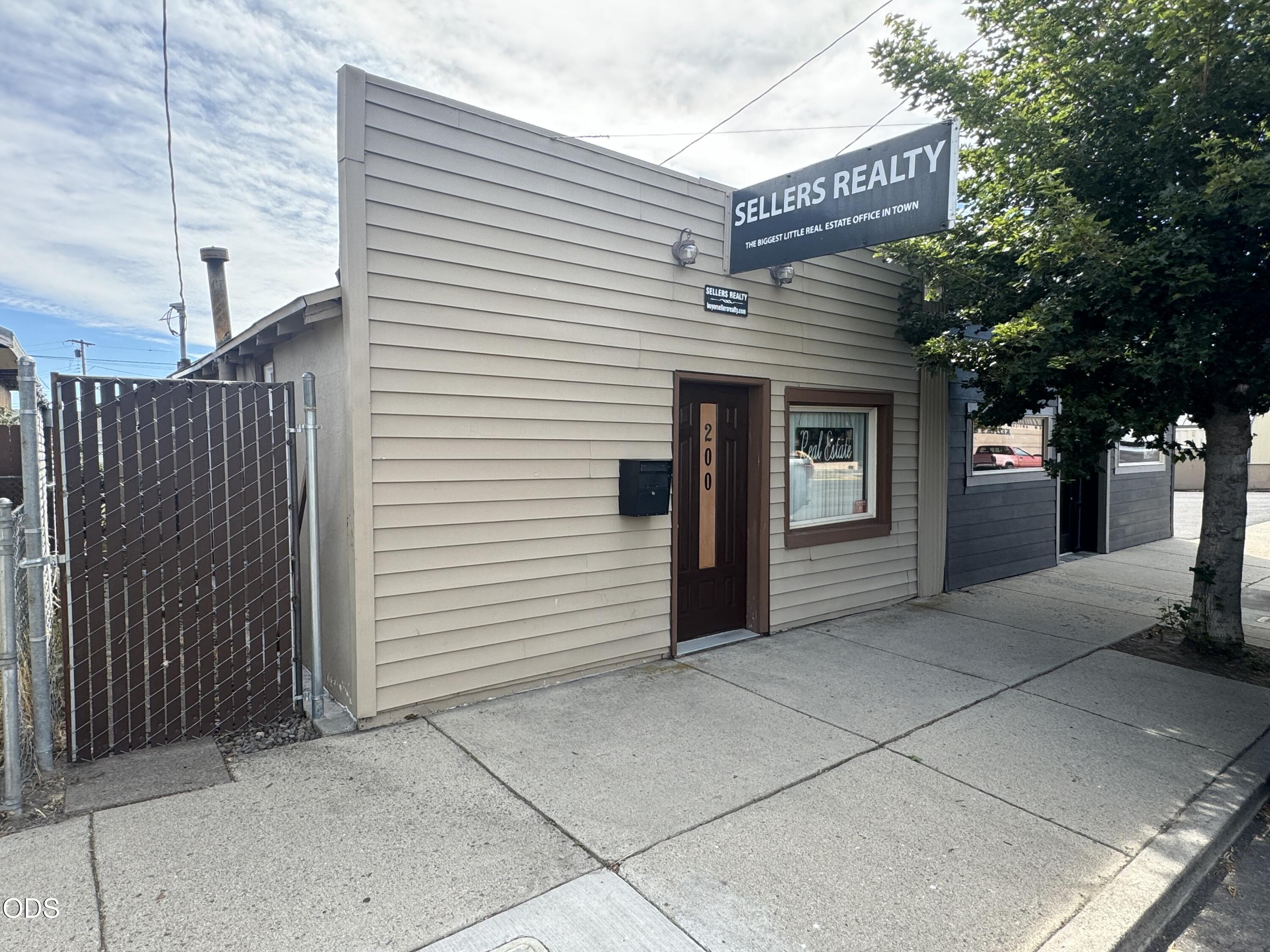 200 E Main Street — photo