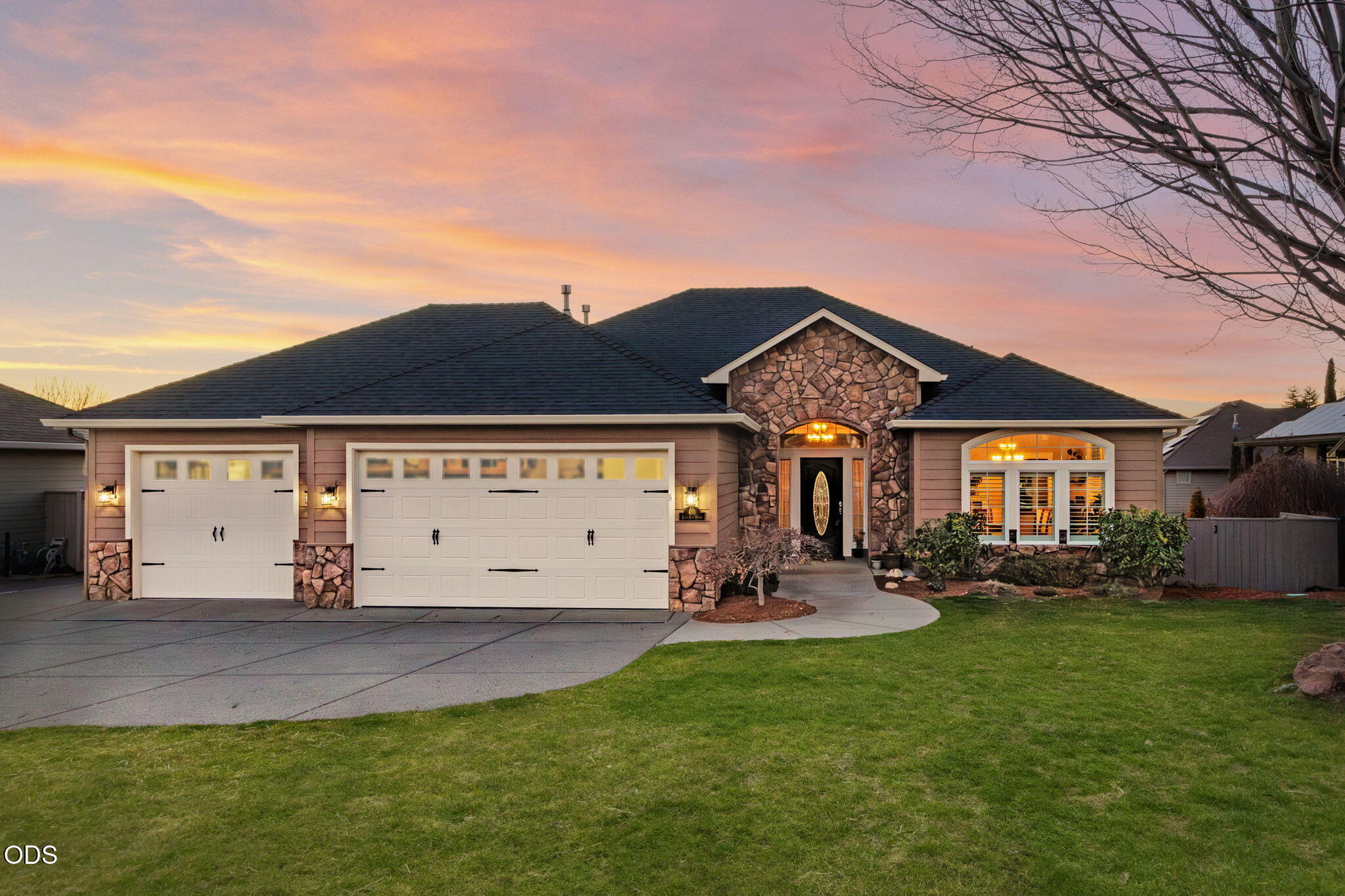 410 Lone Oak Drive — photo