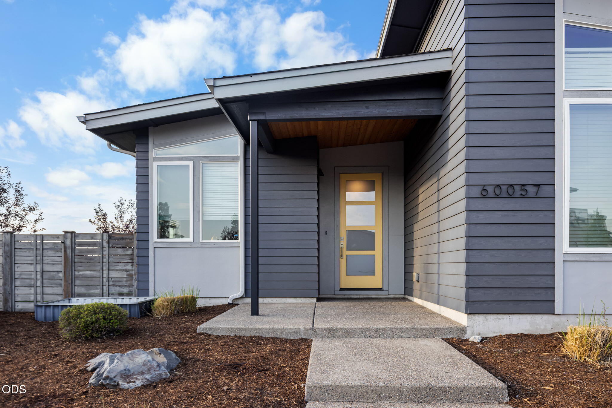 60057 SE Ruby Peak Loop, Bend, OR 97702 — photo 2