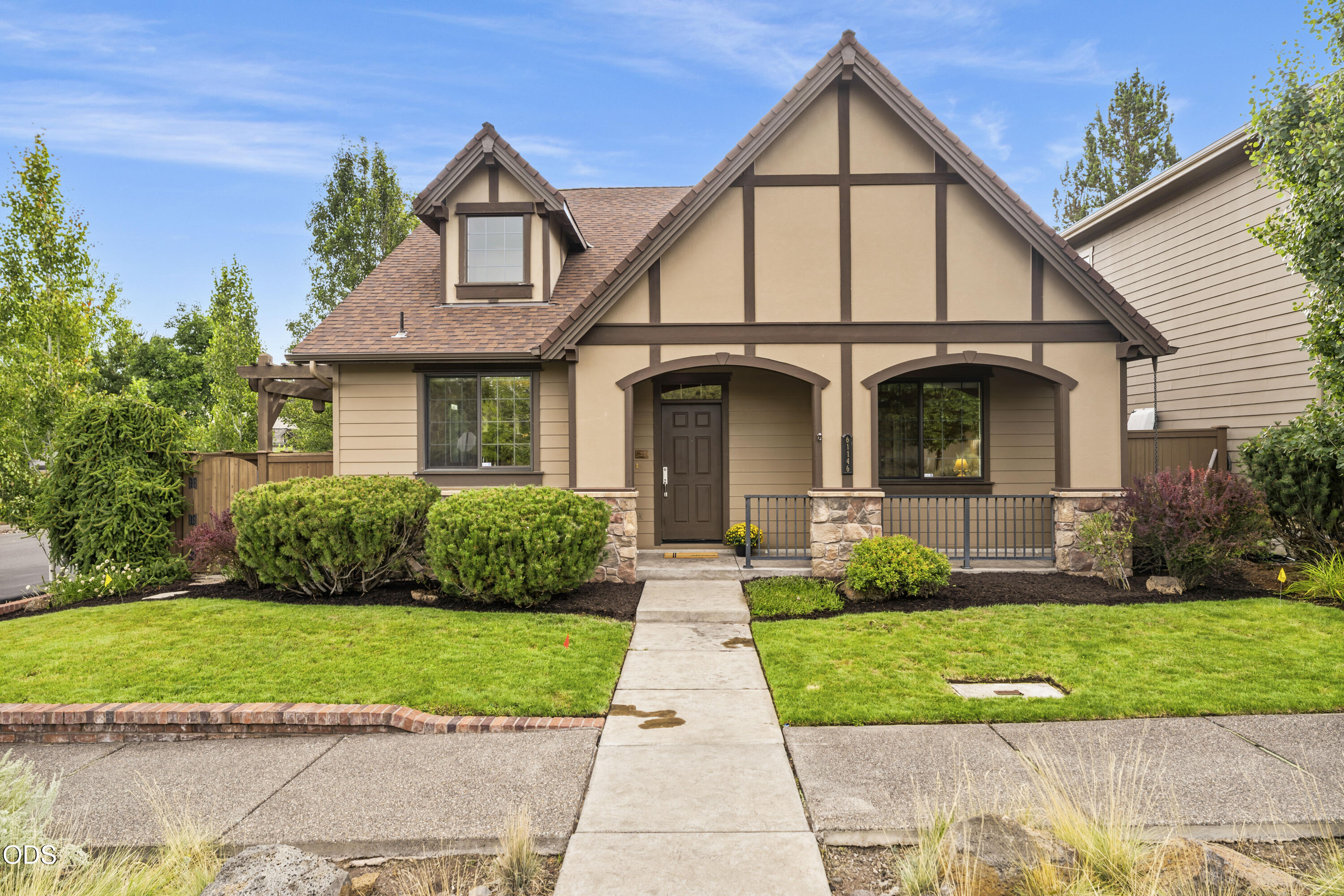61146 SE Sydney Harbor Drive — photo