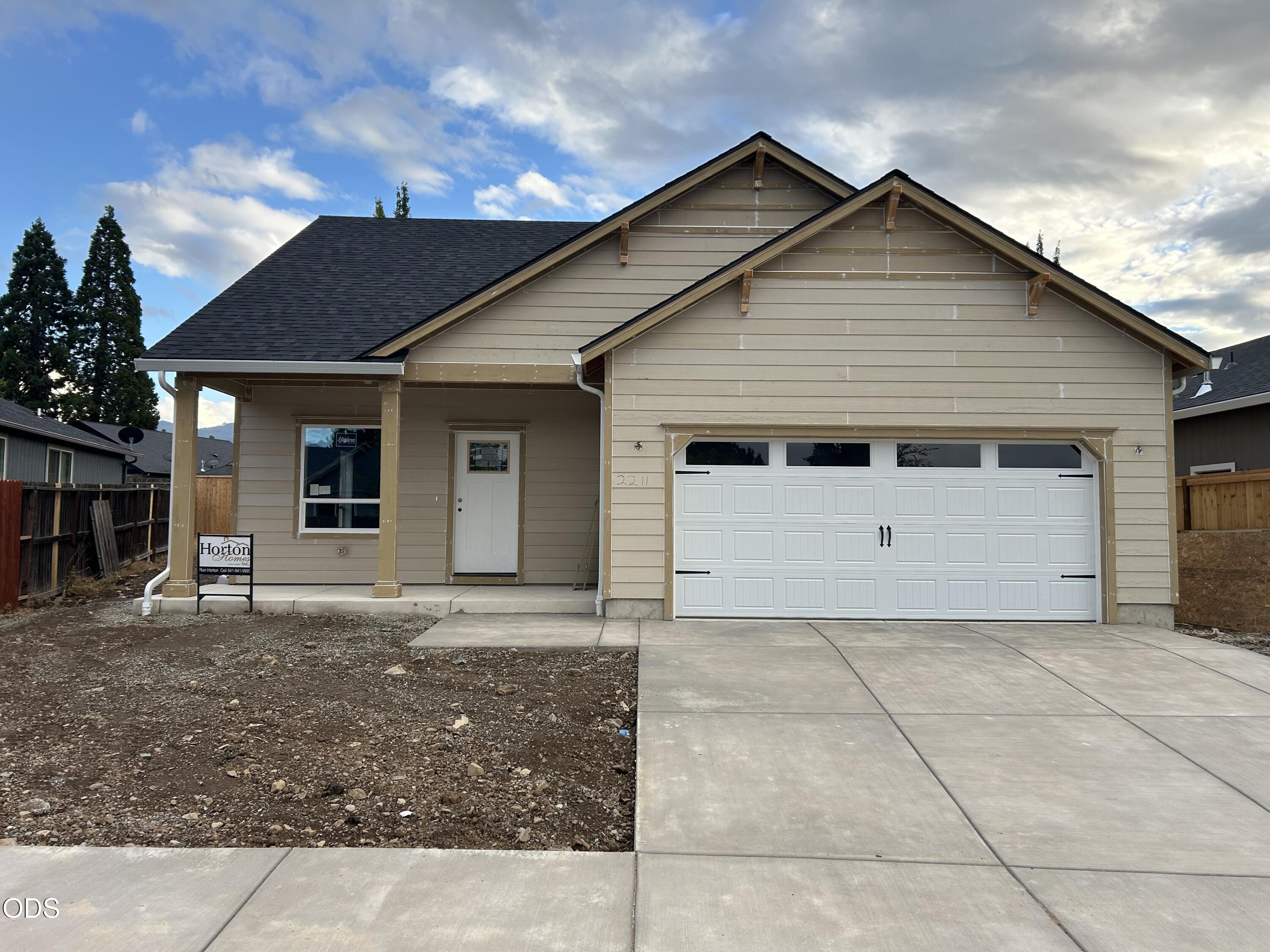2211 Piazza Drive — photo