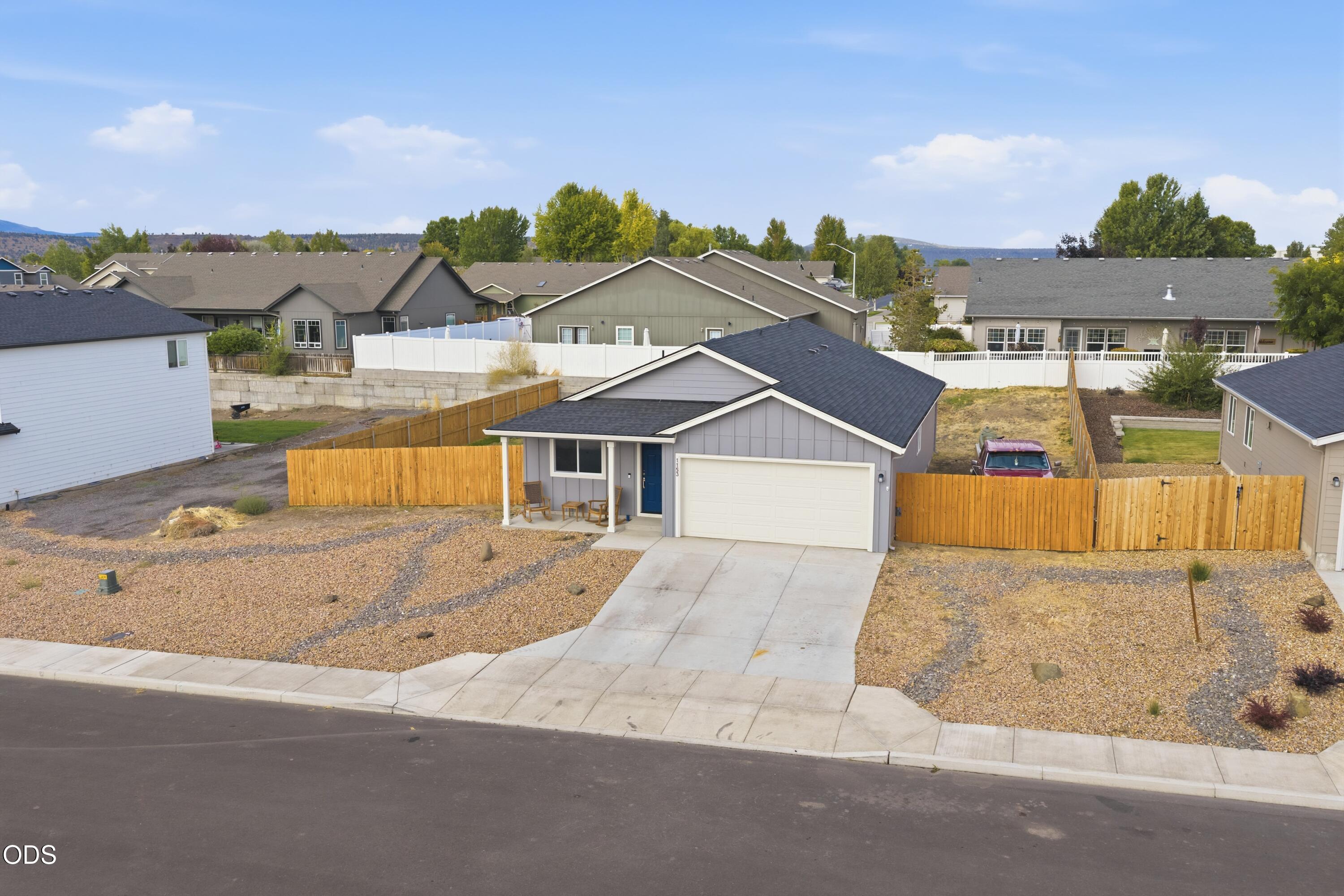 1153 NE Cobbleridge Loop — photo