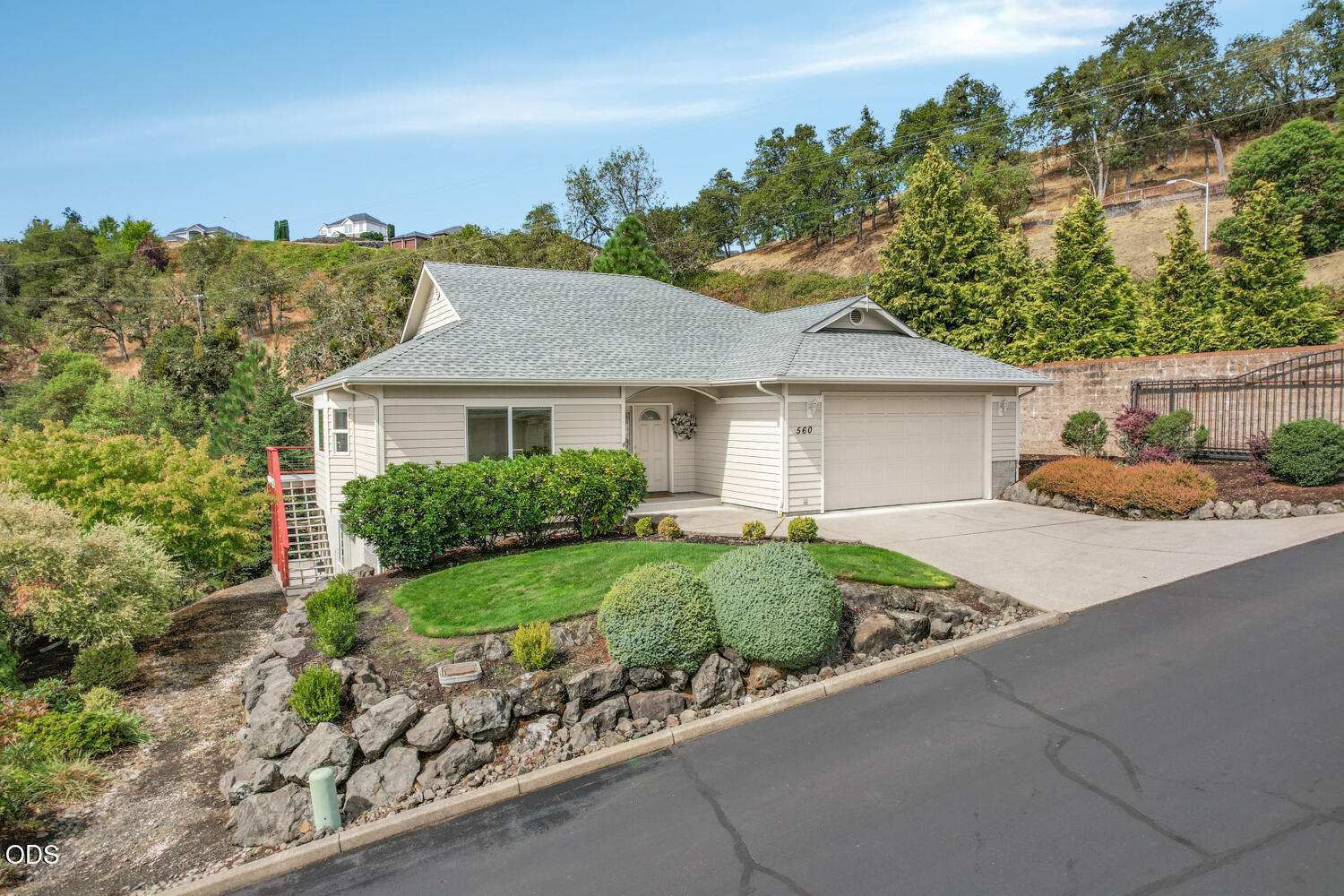 560 NW Rachel Lynn Way — photo