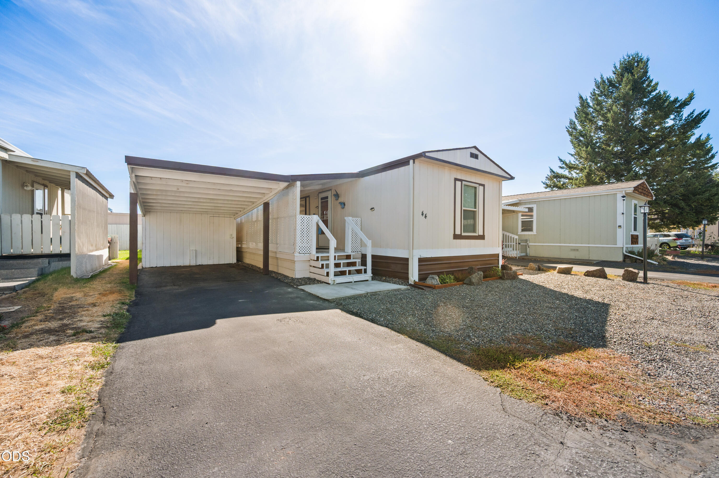 185 NW Harwood Street, Spc 44 — photo