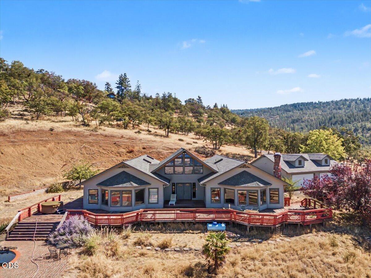 6590 Hillcrest Road — photo