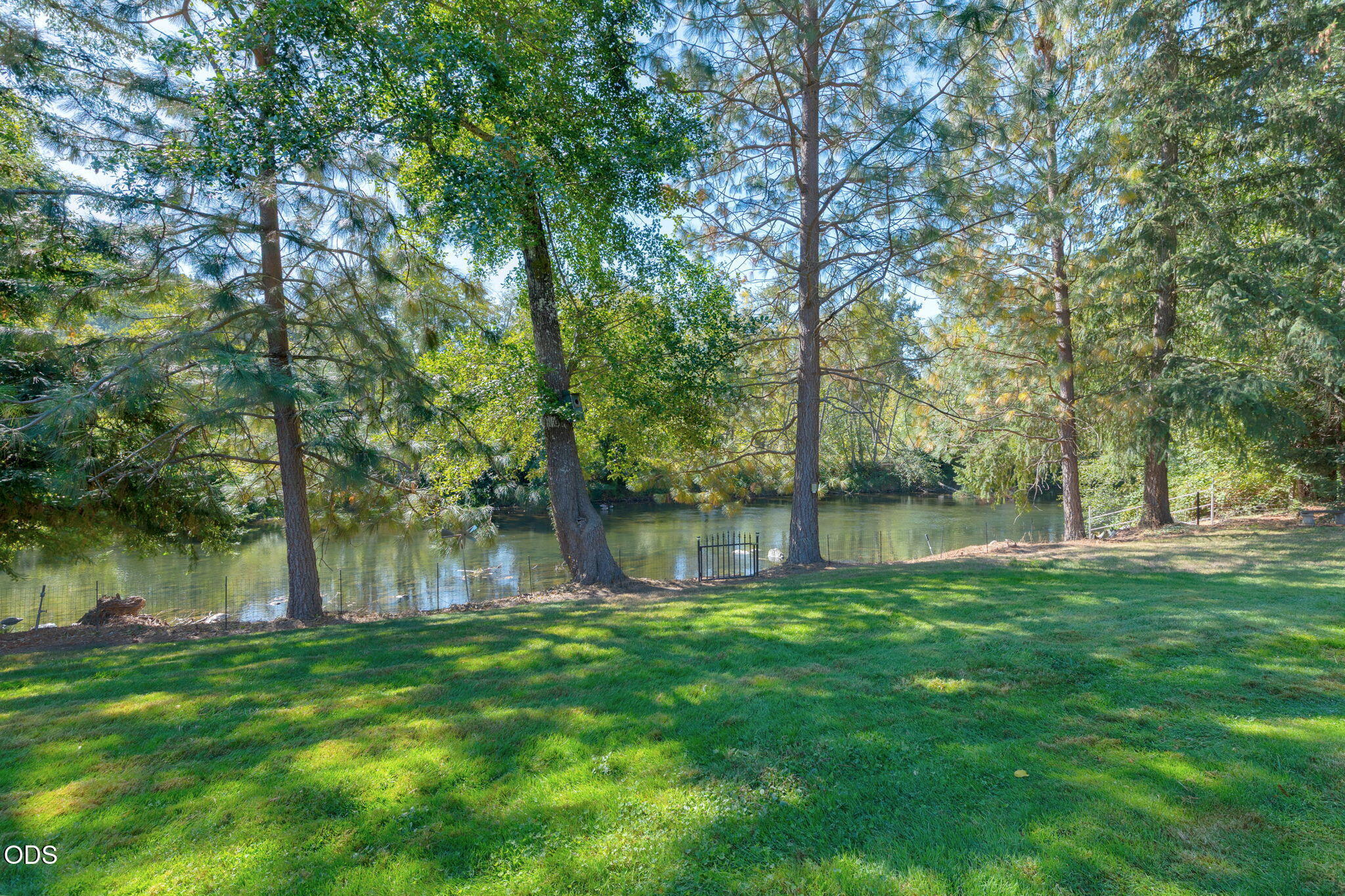 7695 N Applegate Road — photo
