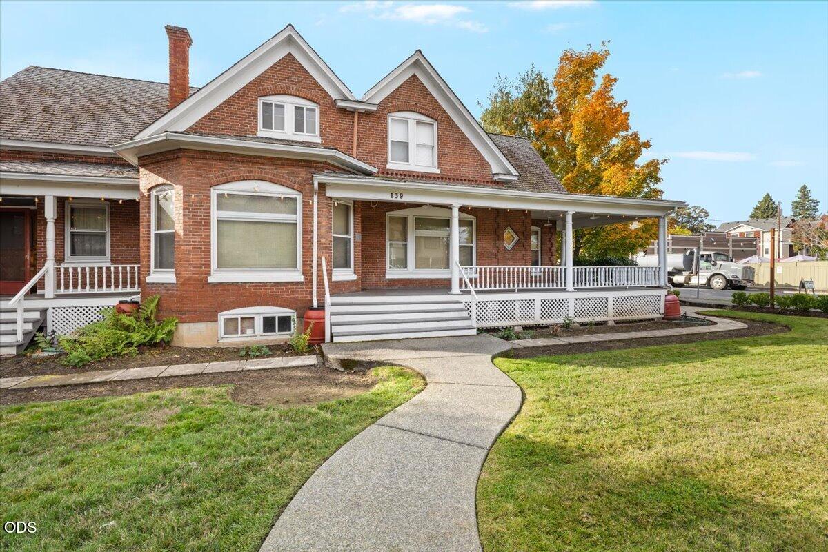 139 SW I Street — photo
