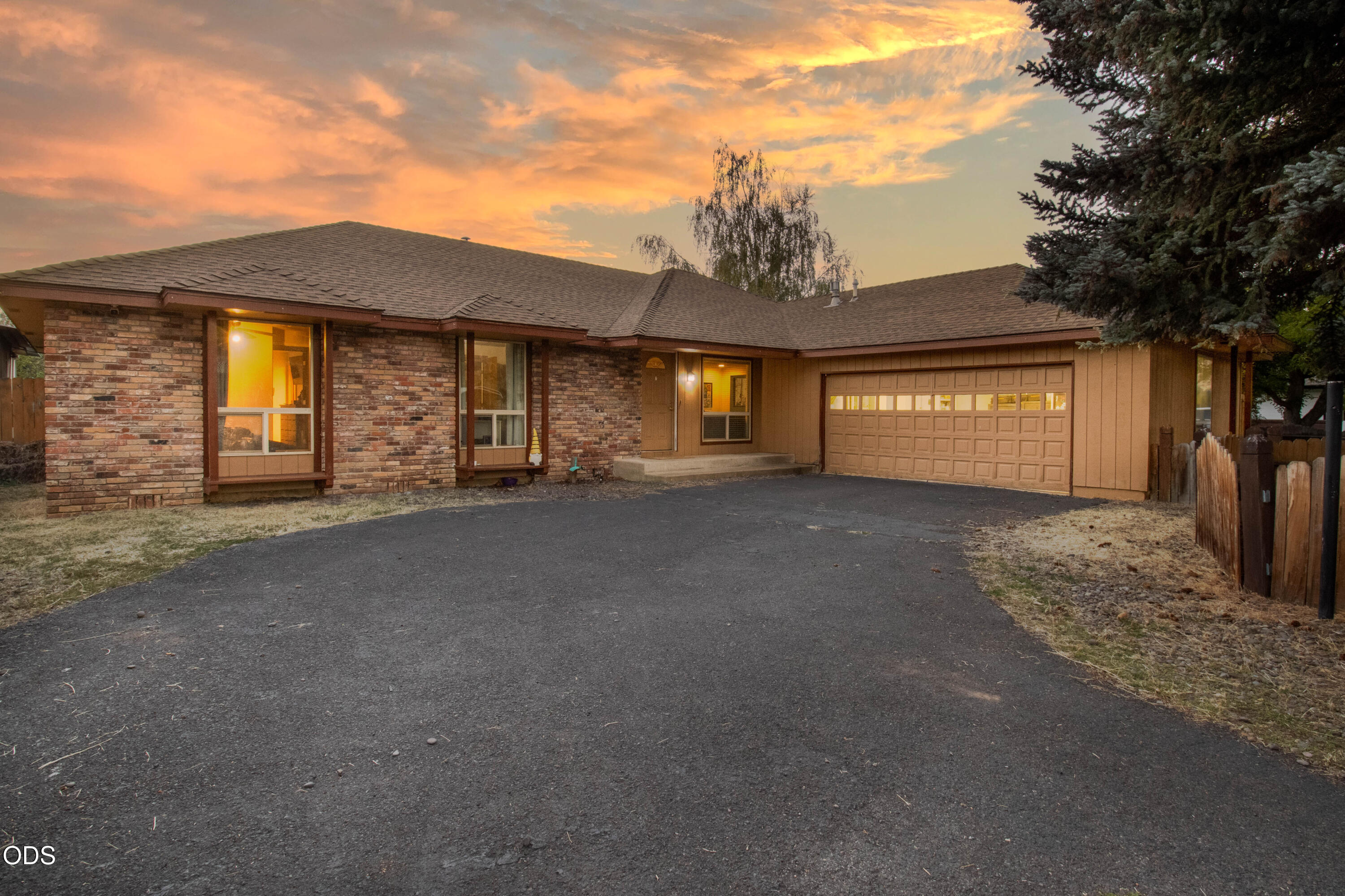 3904 Redondo Way — photo