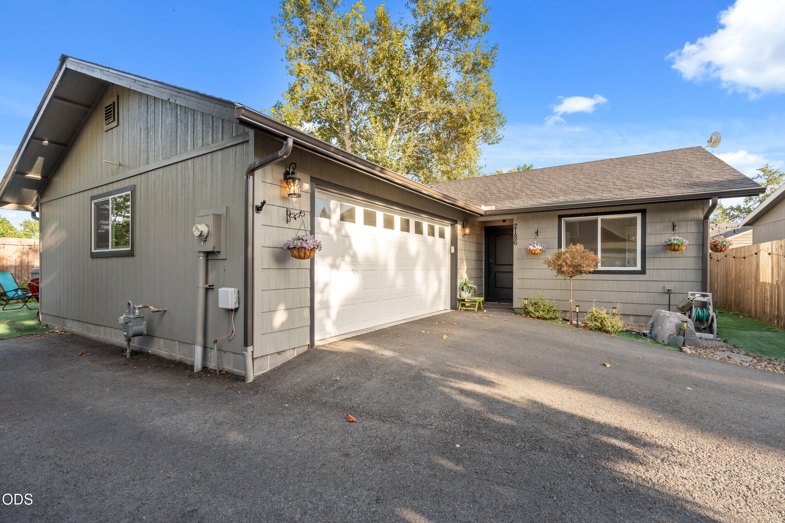 2186 Lower River Road — photo