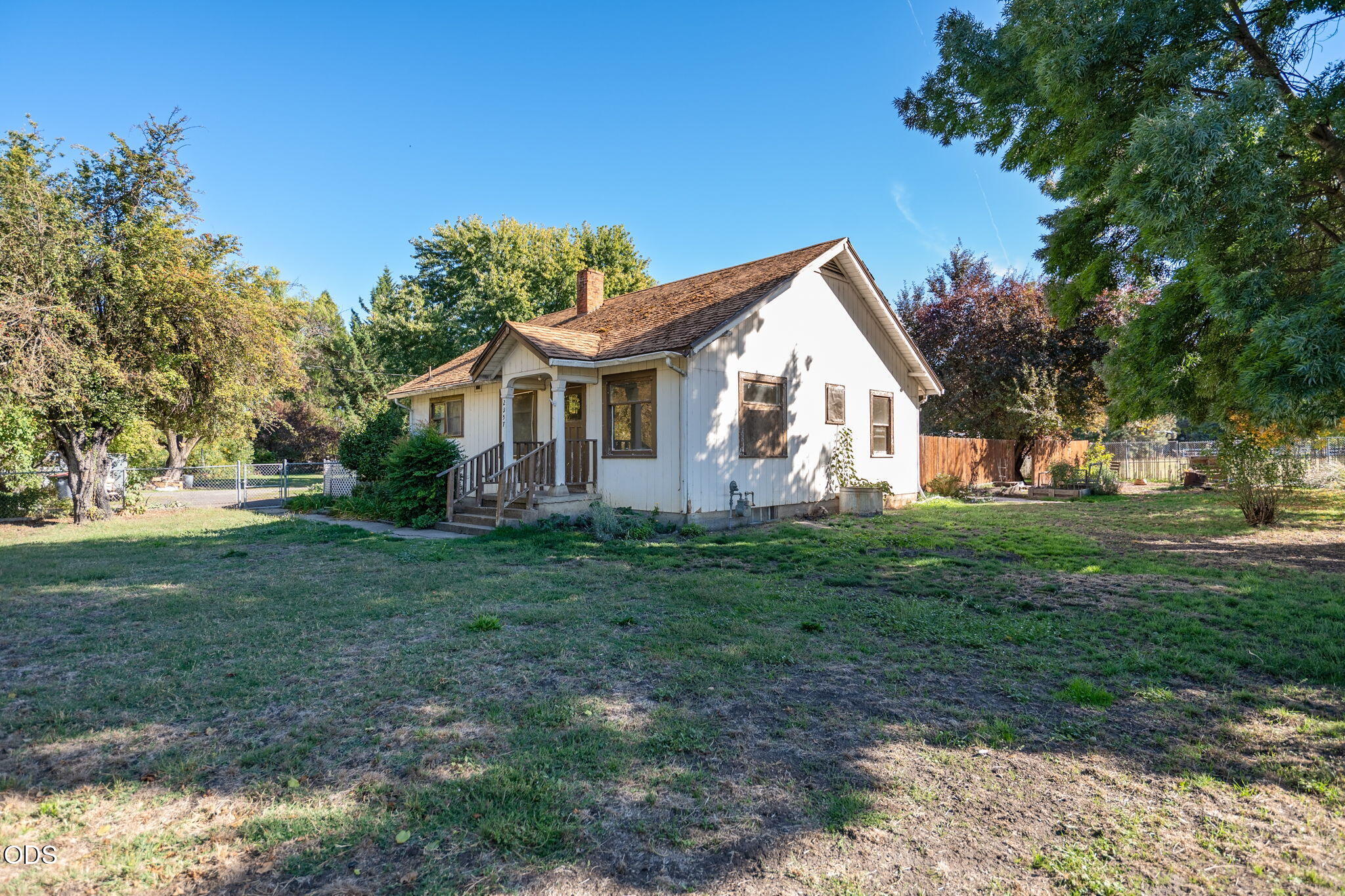 2357 Ross Lane — photo