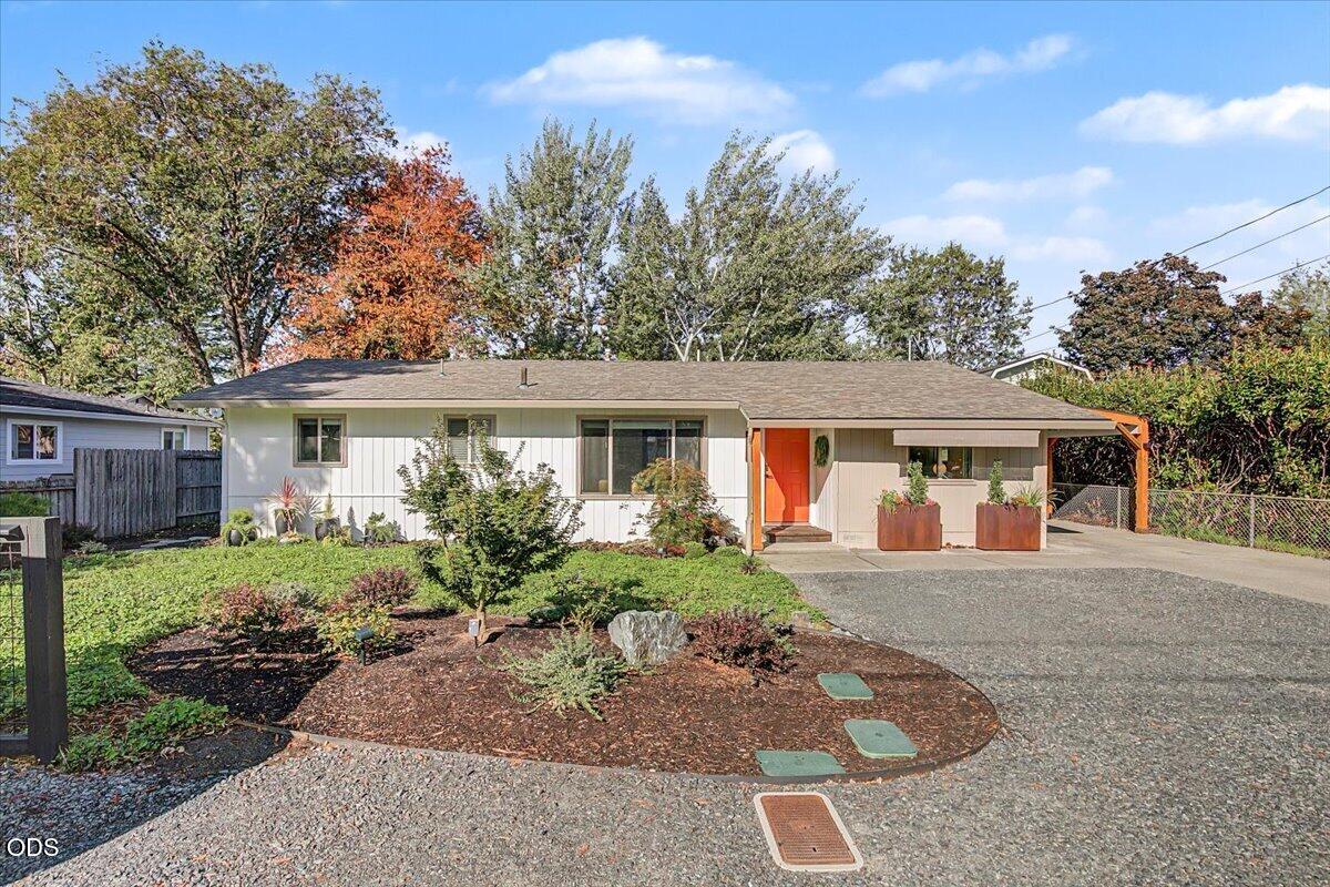 1320 SE Elm Lane — photo