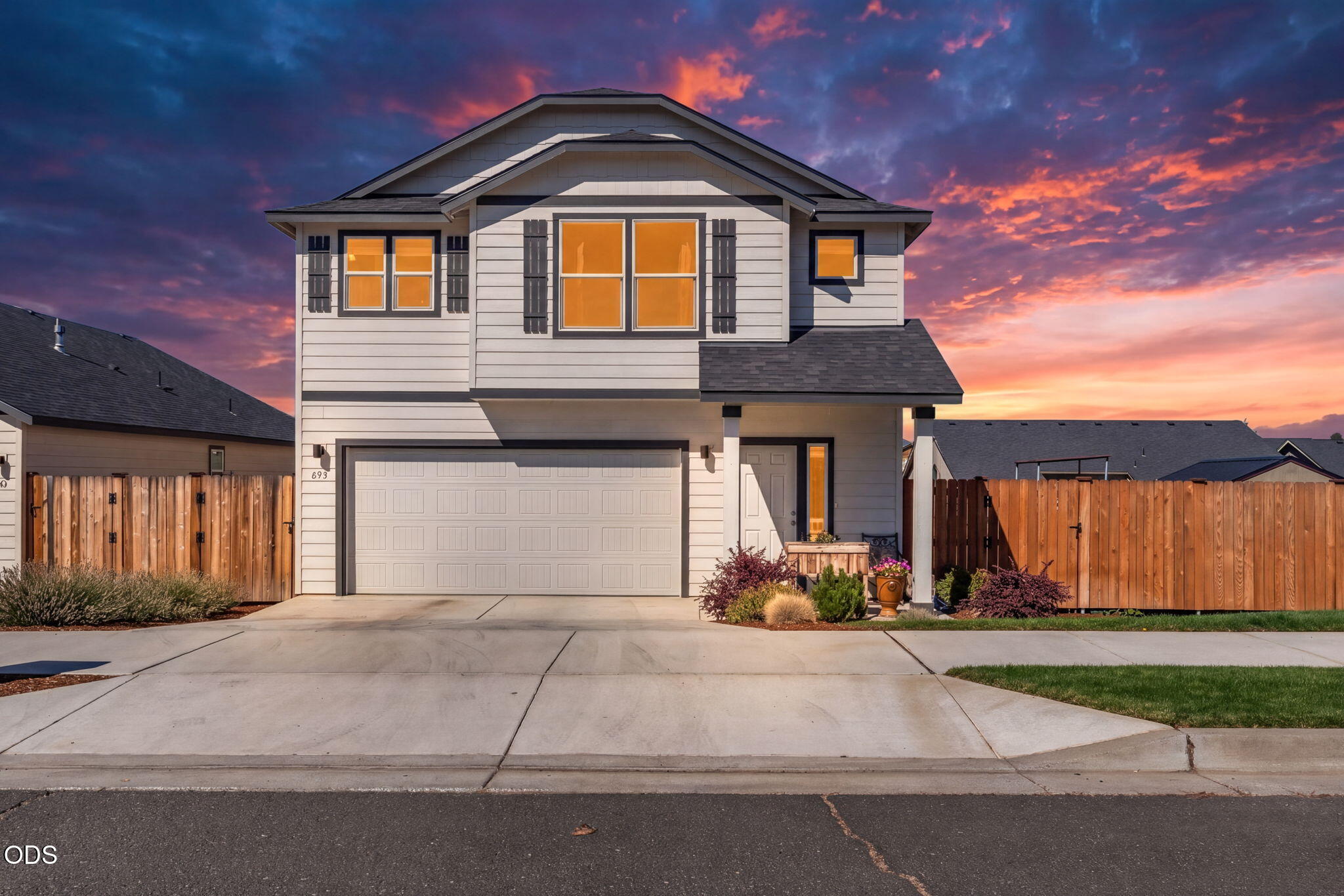 698 NE Posey Court — photo