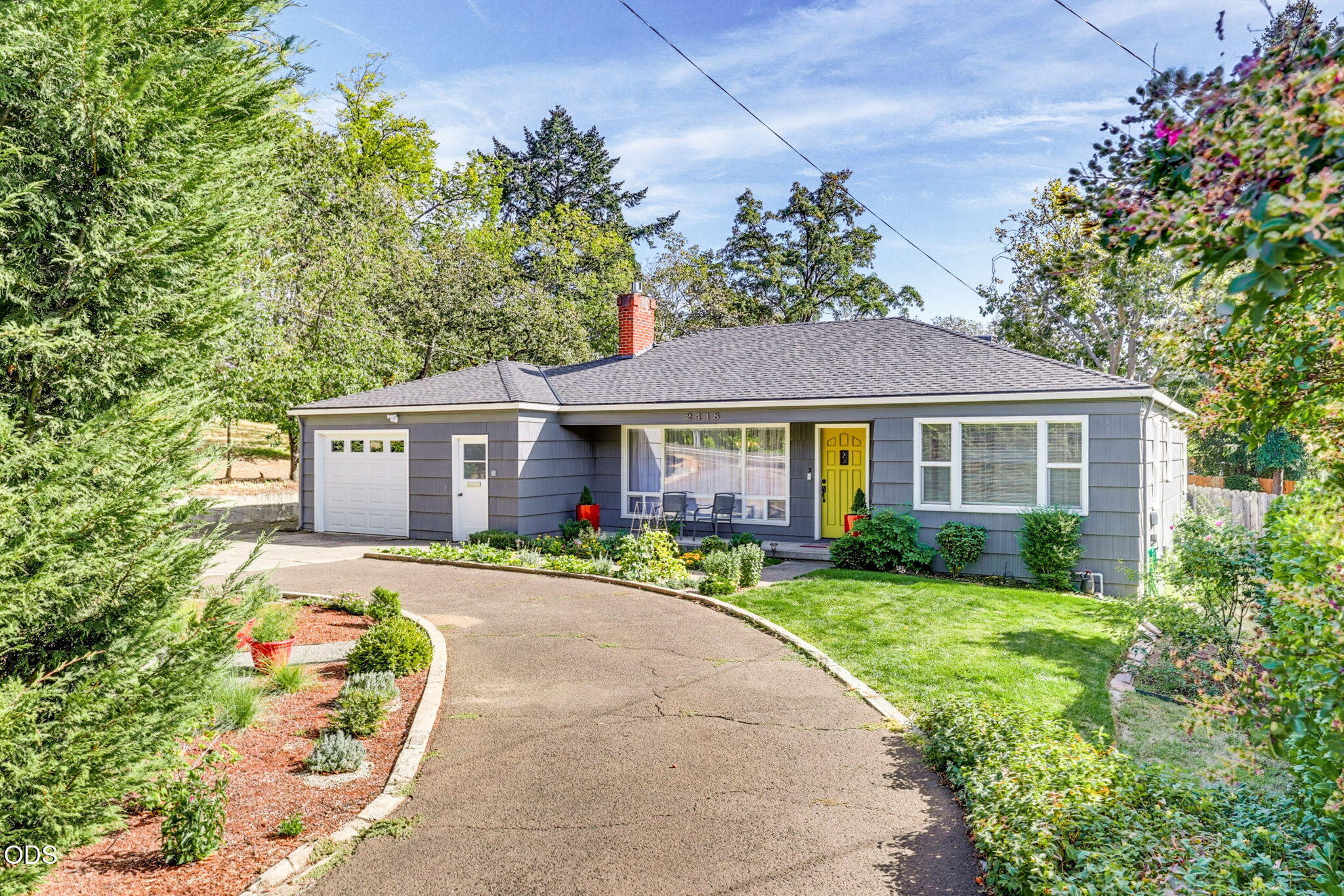 2418 Hillcrest Road — photo