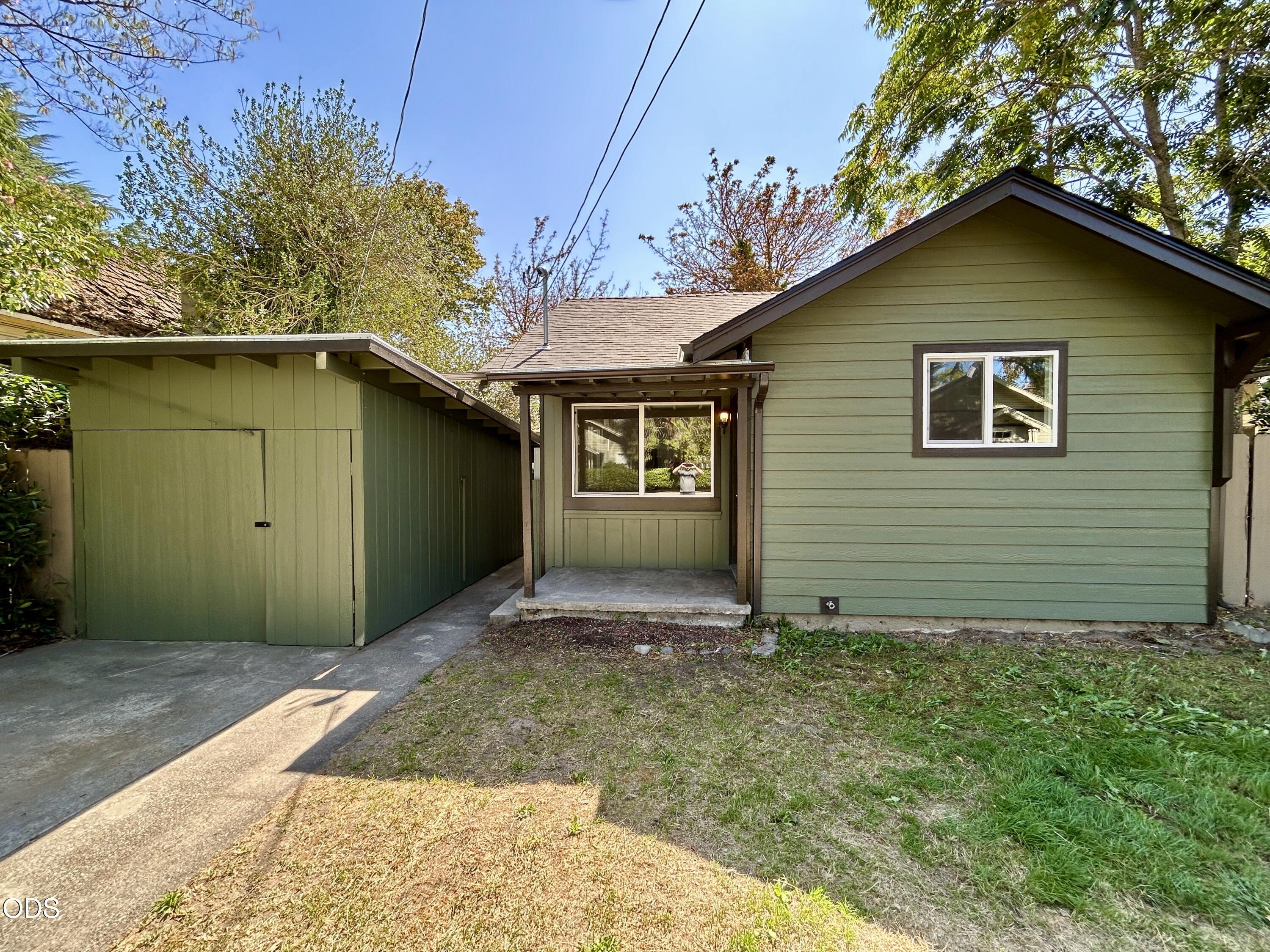 463 SW I Street — photo