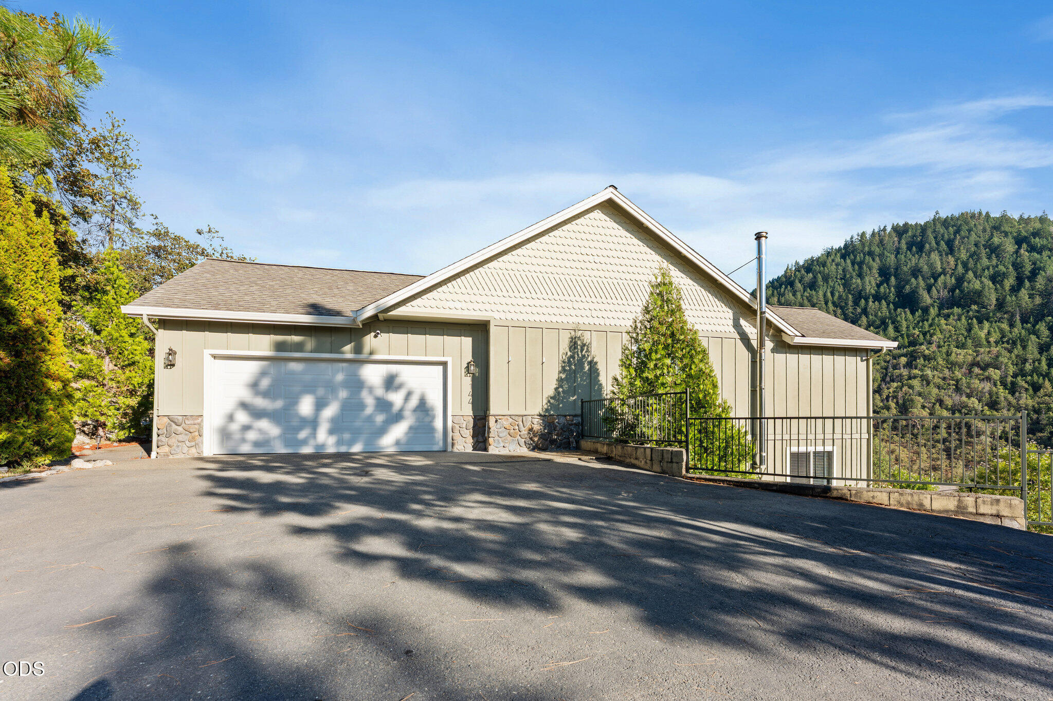 1144 Colonial Drive — photo