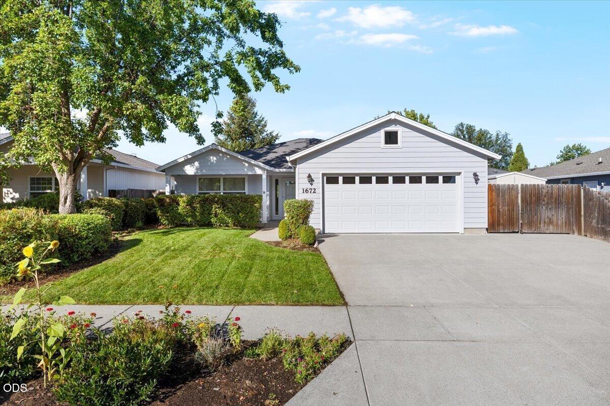 1672 Alexis Way — photo