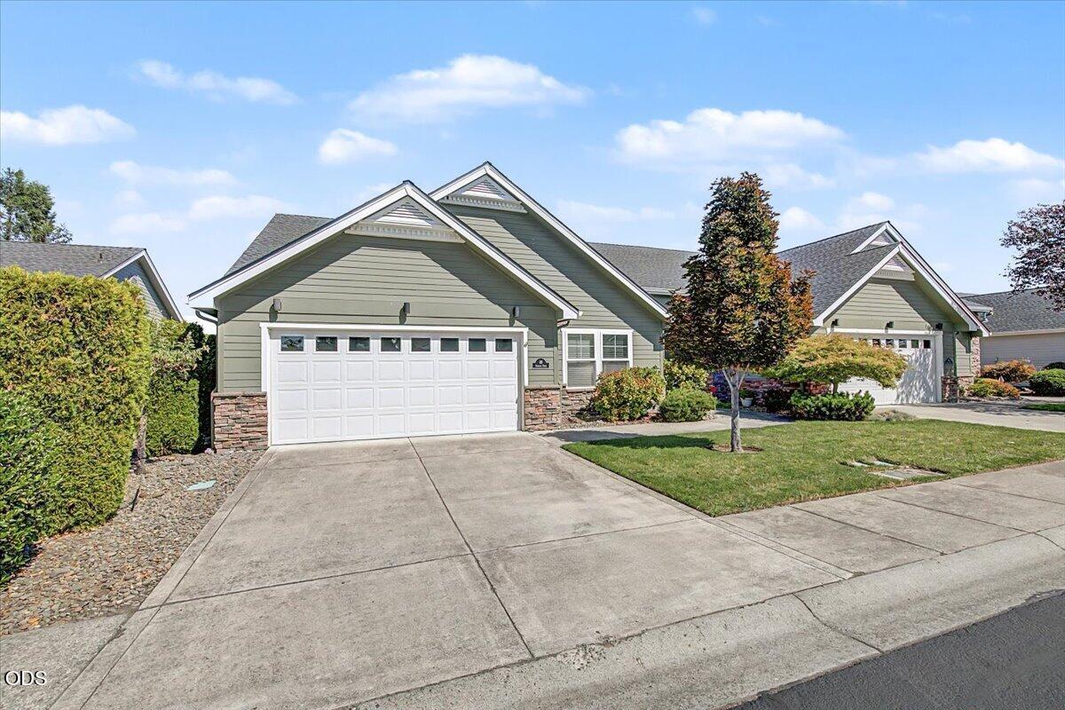 89 Skyhawk Drive, Eagle Point, OR 97524 — photo 2