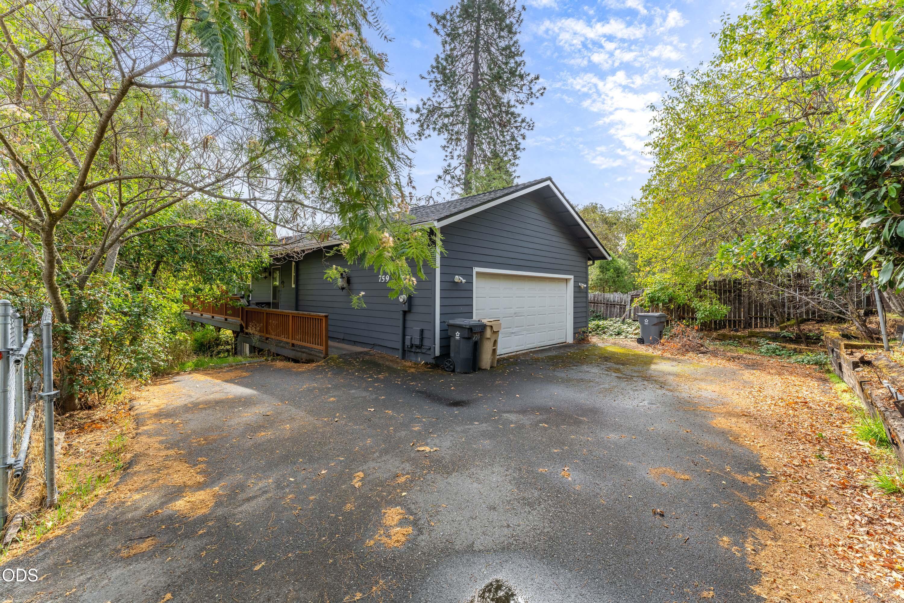 759 NW Bellevue Place — photo