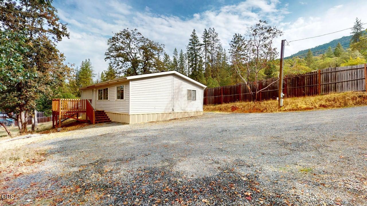 1216 Summit Loop — photo