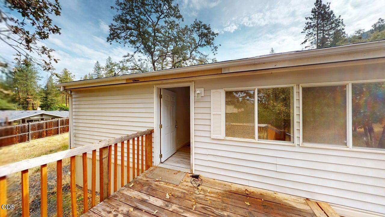 1216 Summit Loop, Grants Pass, OR 97527 — photo 2