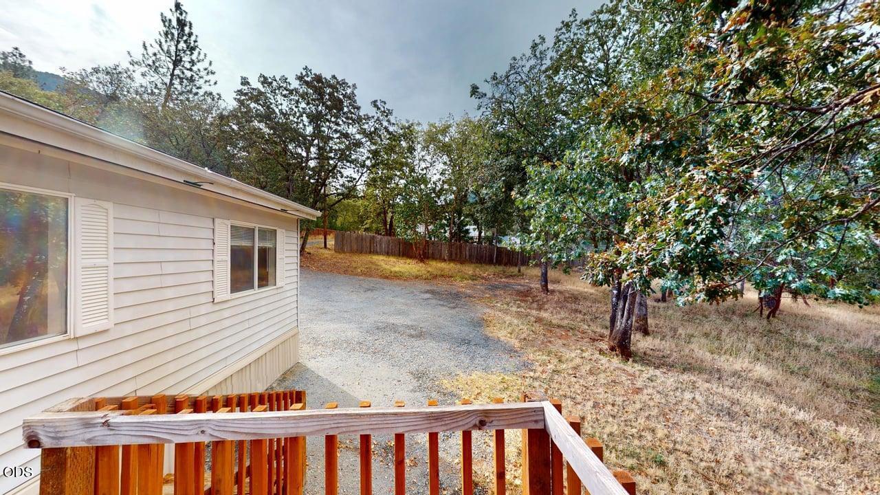 1216 Summit Loop, Grants Pass, OR 97527 — photo 3