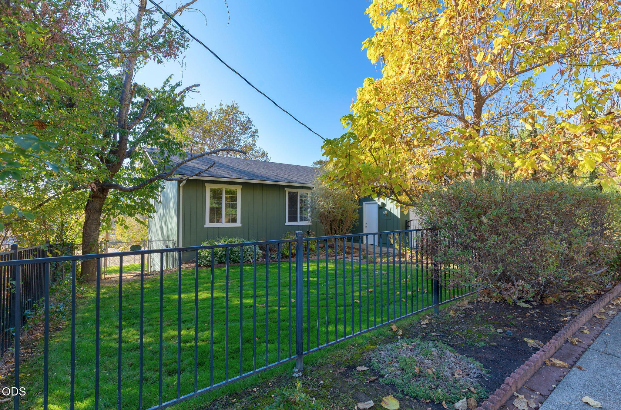 1802 NE Beacon Drive — photo