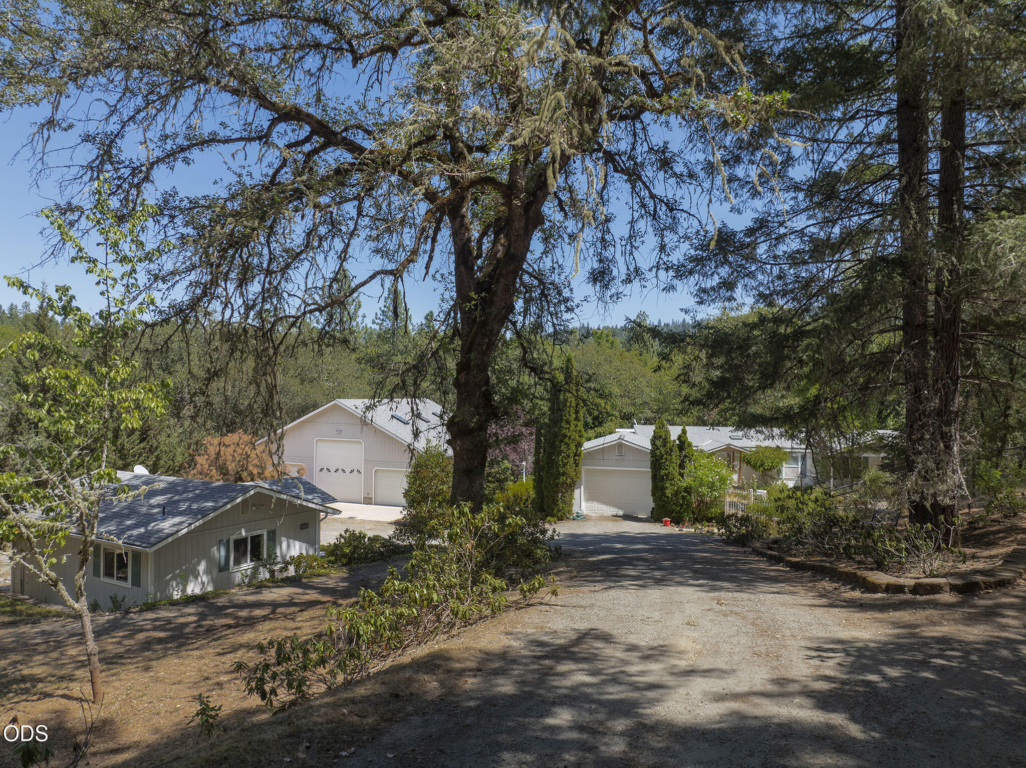 5195 Riverbanks Road — photo