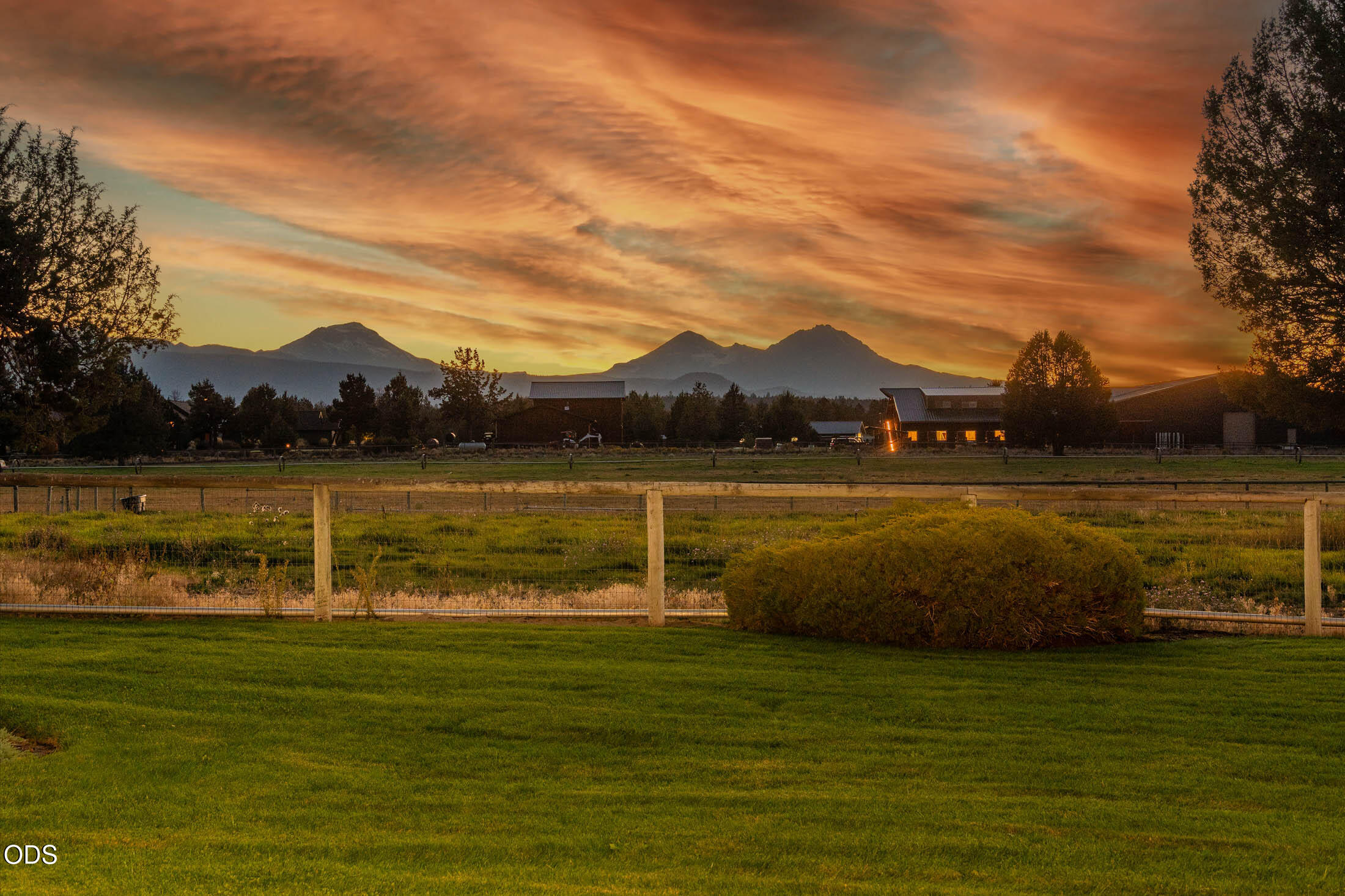 18975 Pinehurst Road, Bend, OR 97703 — photo 2