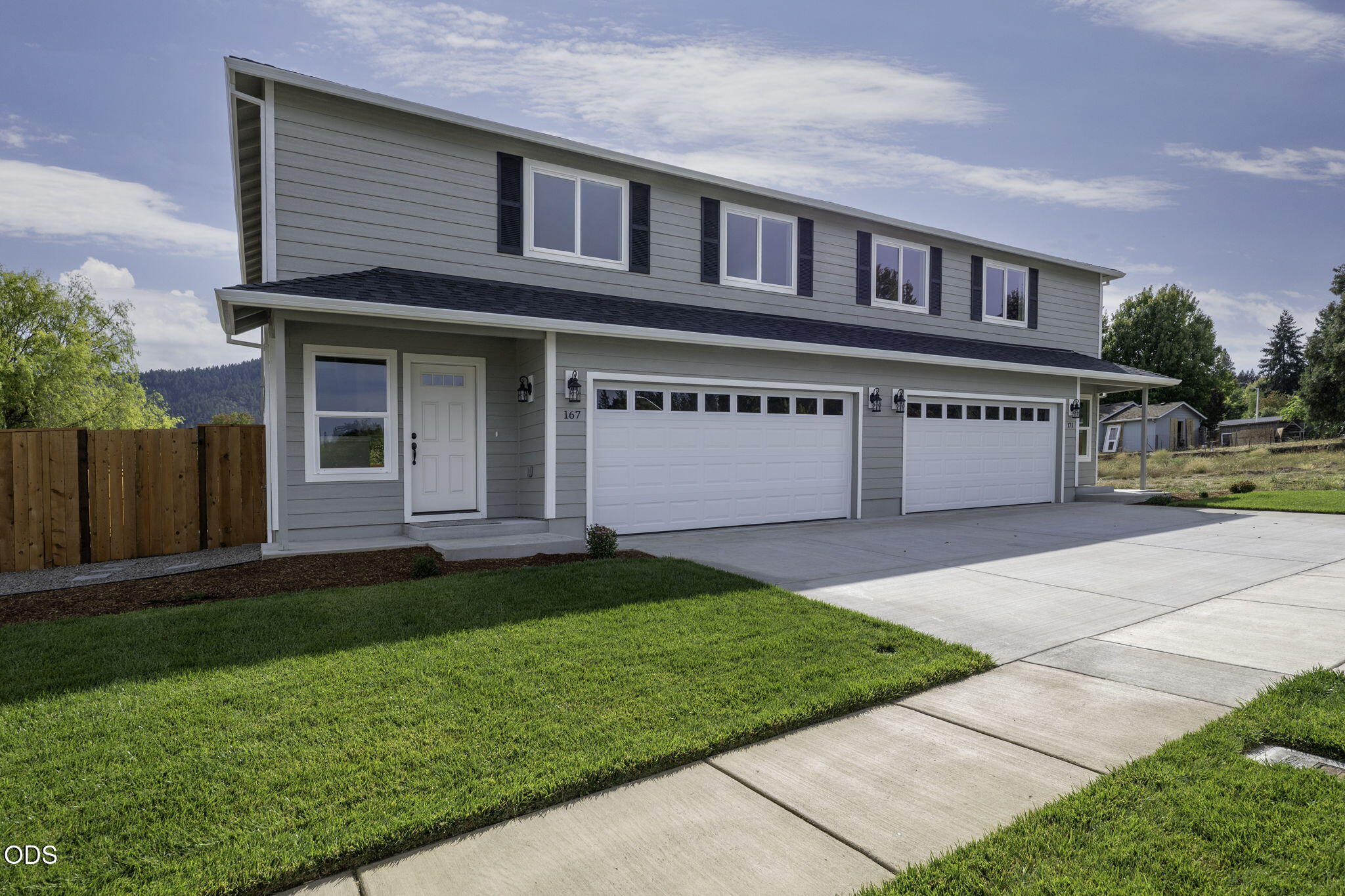 167 SE Champagne Court — photo