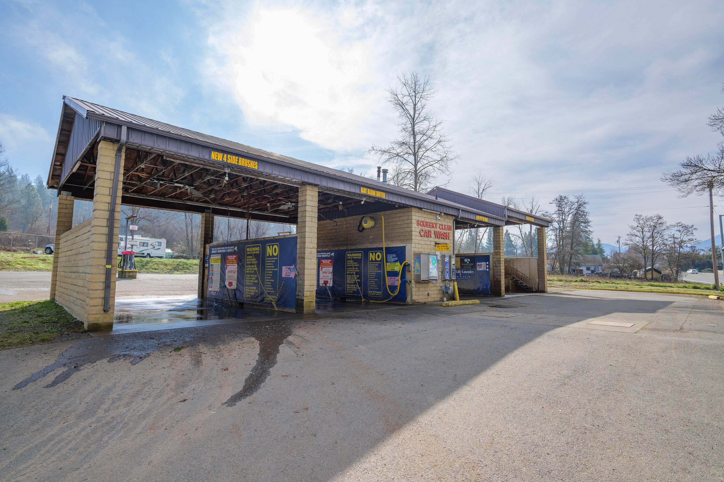 2521 Williams Highway — photo