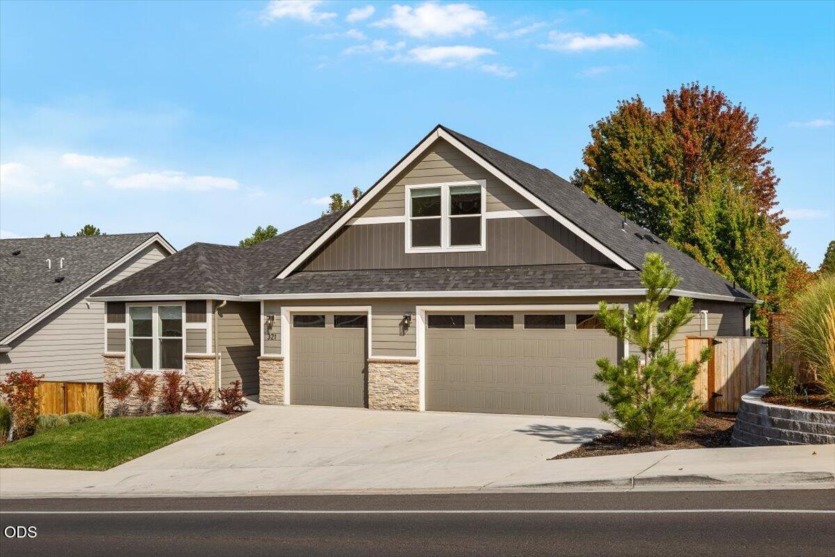 321 Arrowhead Trail, Eagle Point, OR 97524 — photo 2
