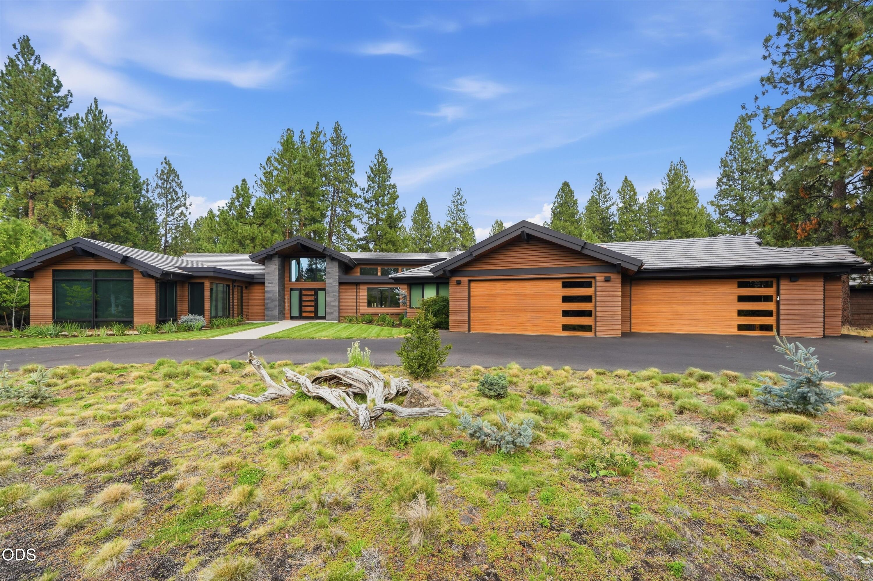 61410 Tam McArthur Loop — photo