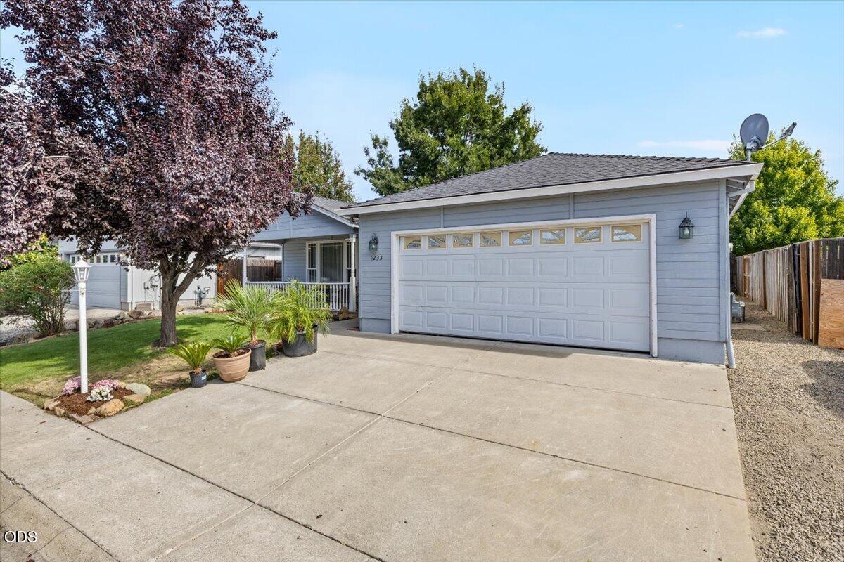 1233 Pheasant Way — photo