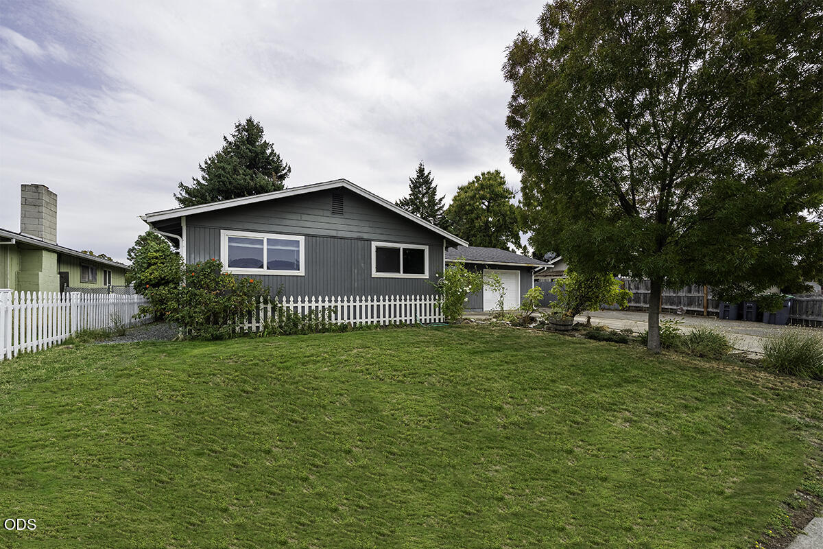 112 Saxbury Drive — photo