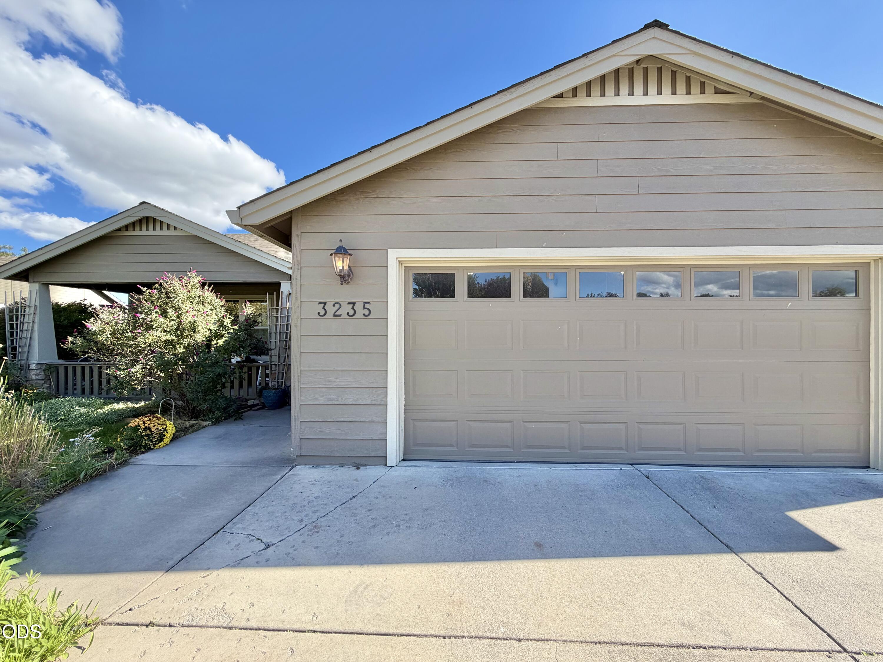 3235 Paramont Street — photo