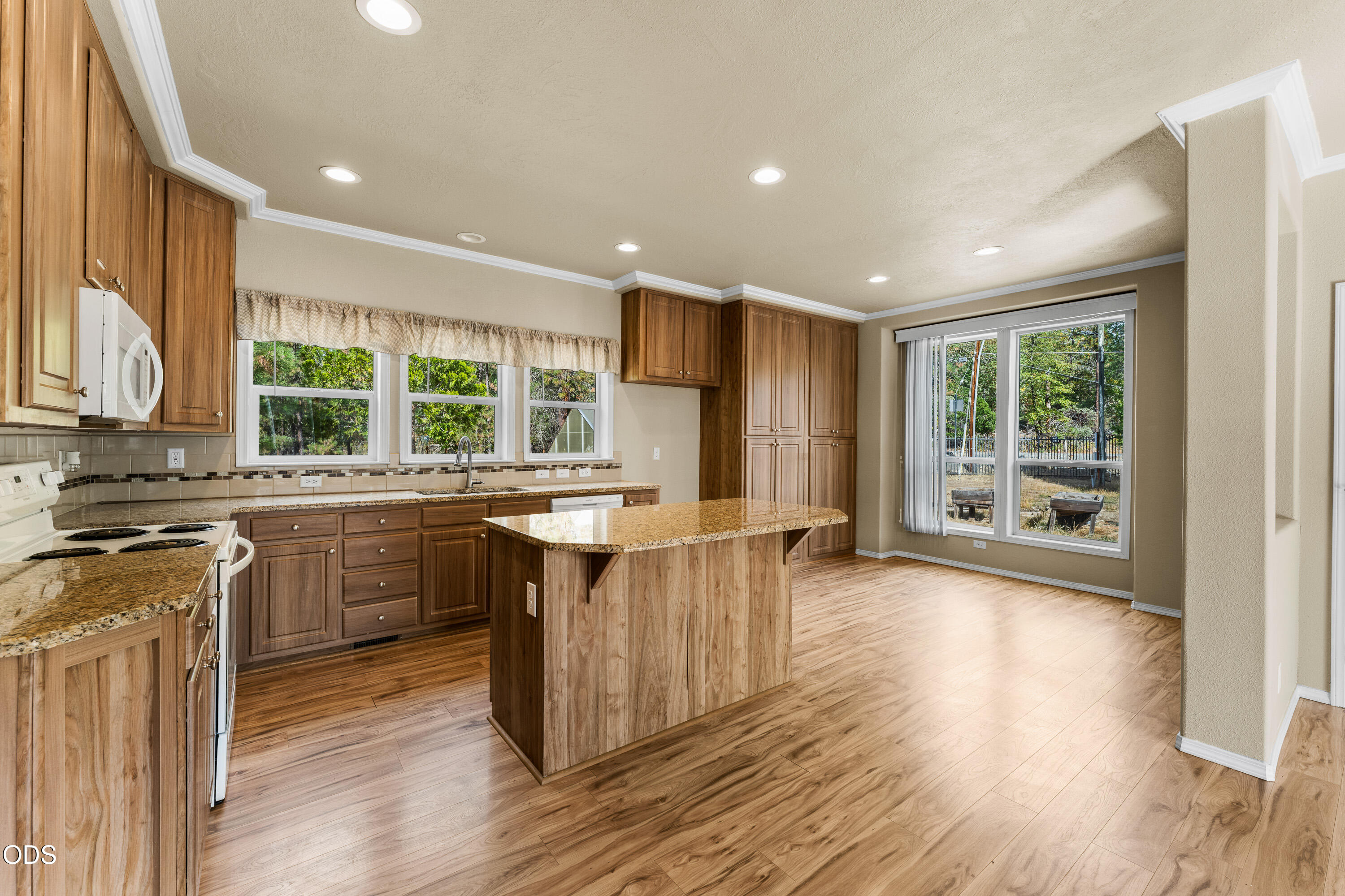 2085 Stringer Gap Road, Grants Pass, OR 97527 — photo 2