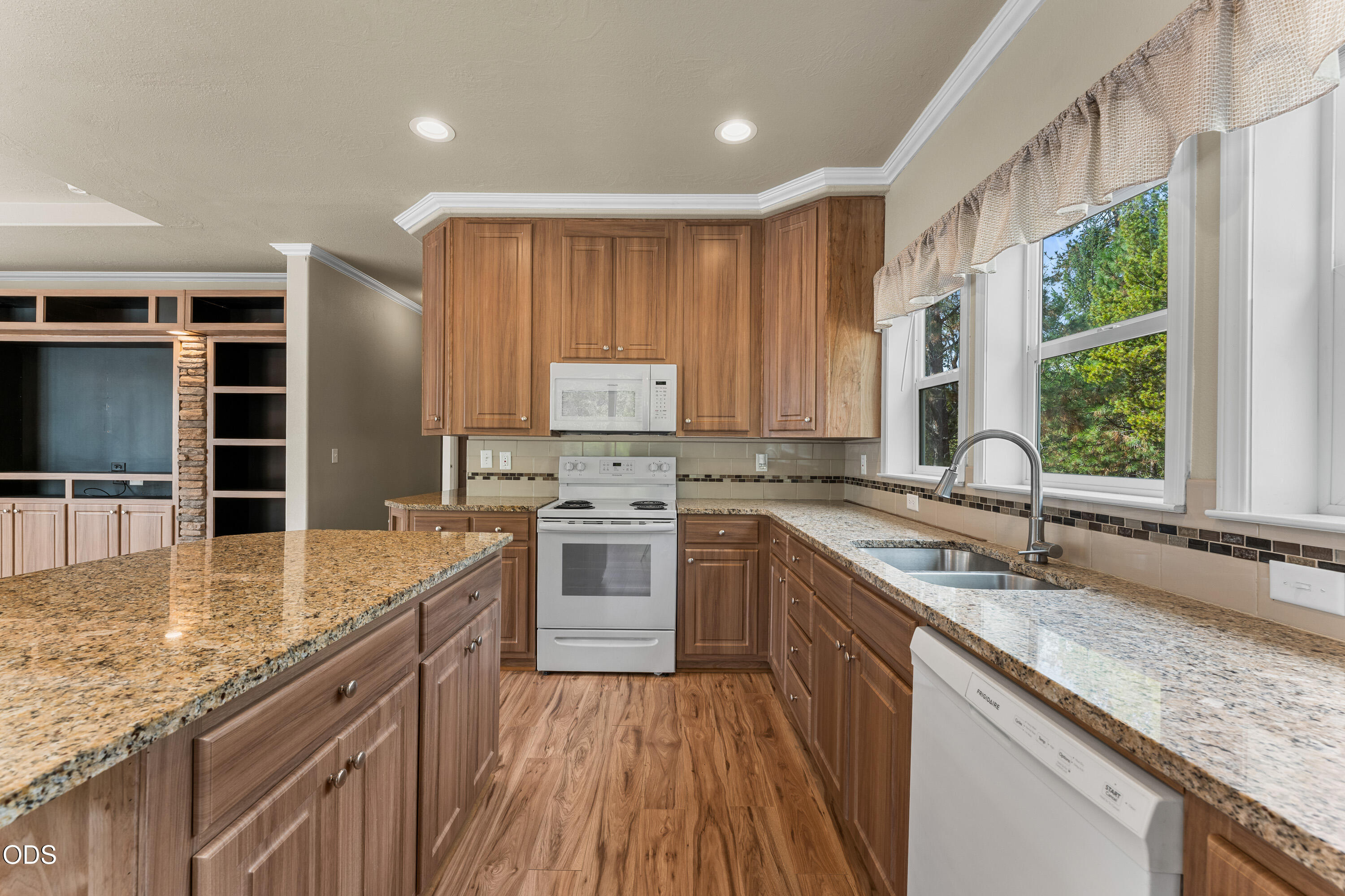 2085 Stringer Gap Road, Grants Pass, OR 97527 — photo 3