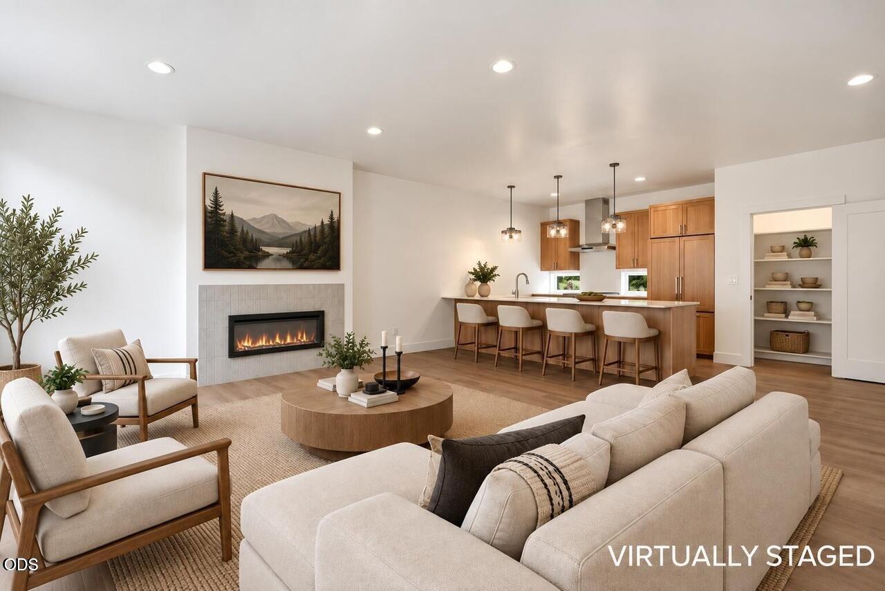 155 NW Copperwood Court — photo
