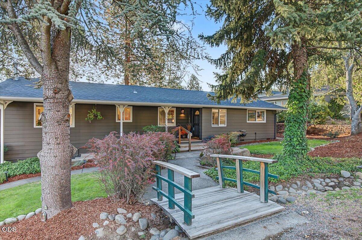 215 Stagecoach Drive — photo