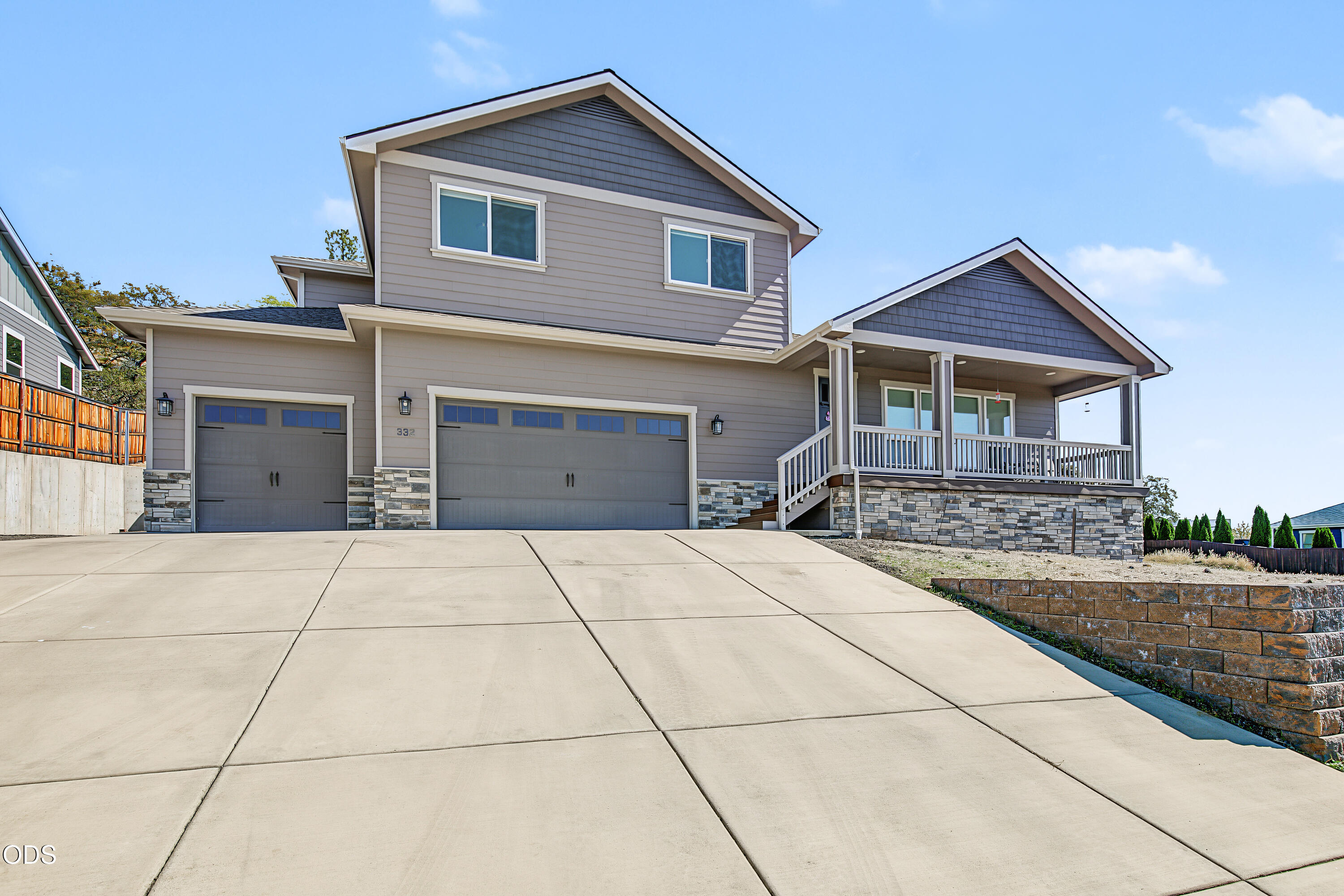 332 Avalon Terrace, Eagle Point, OR 97524 — photo 2