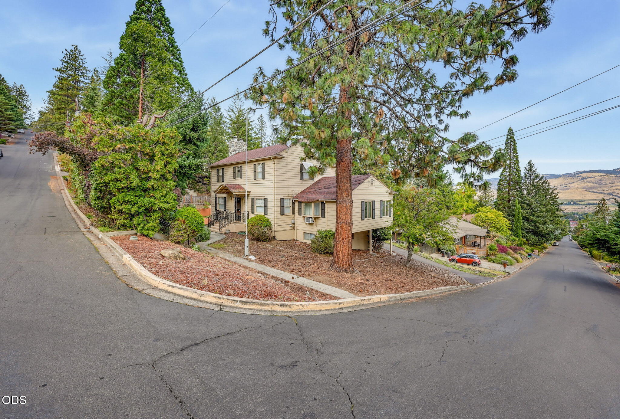 1395 Woodland Drive — photo