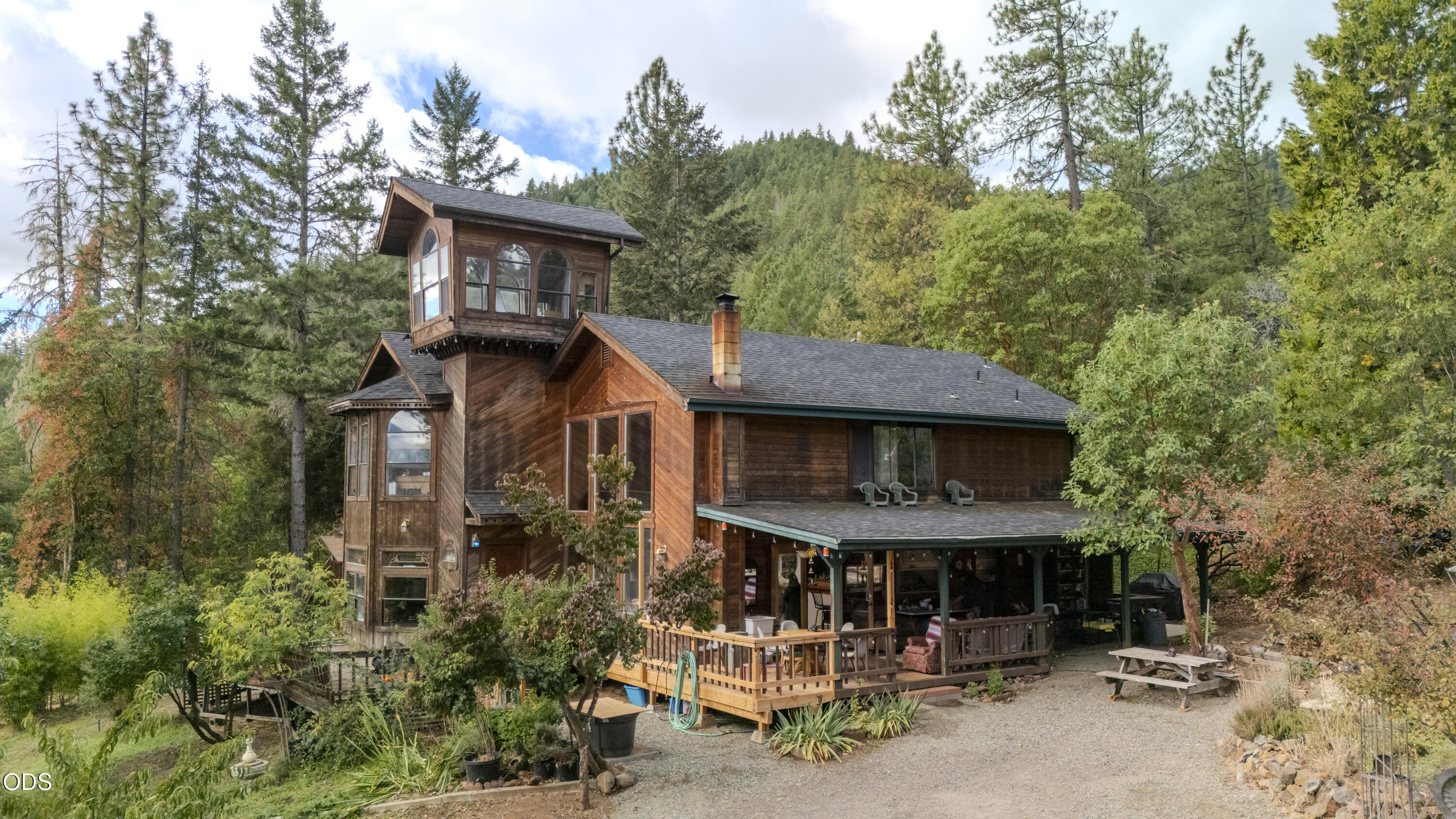 732 Glenlyn Drive — photo