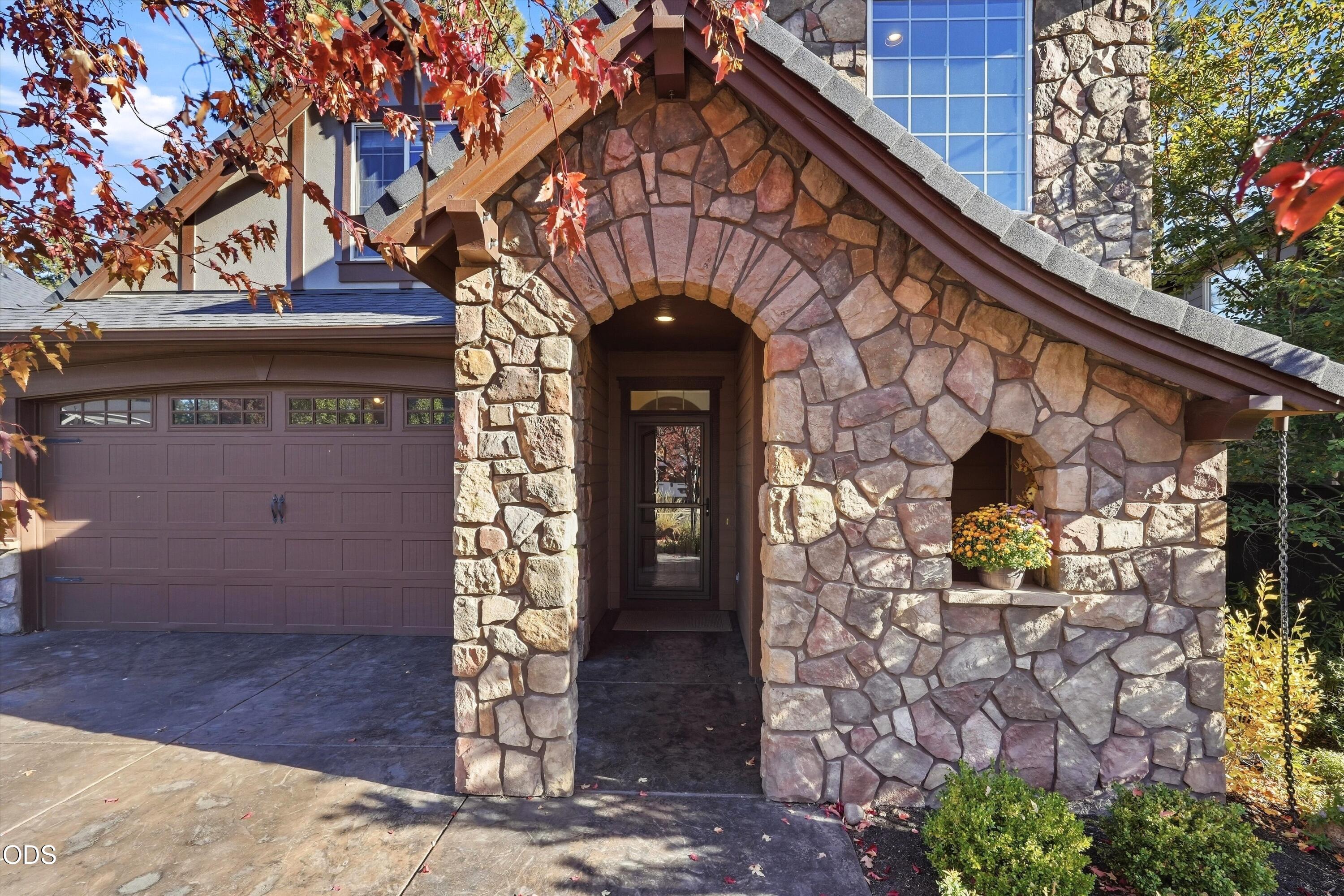 60349 Sage Stone Loop, Bend, OR 97702 — photo 2