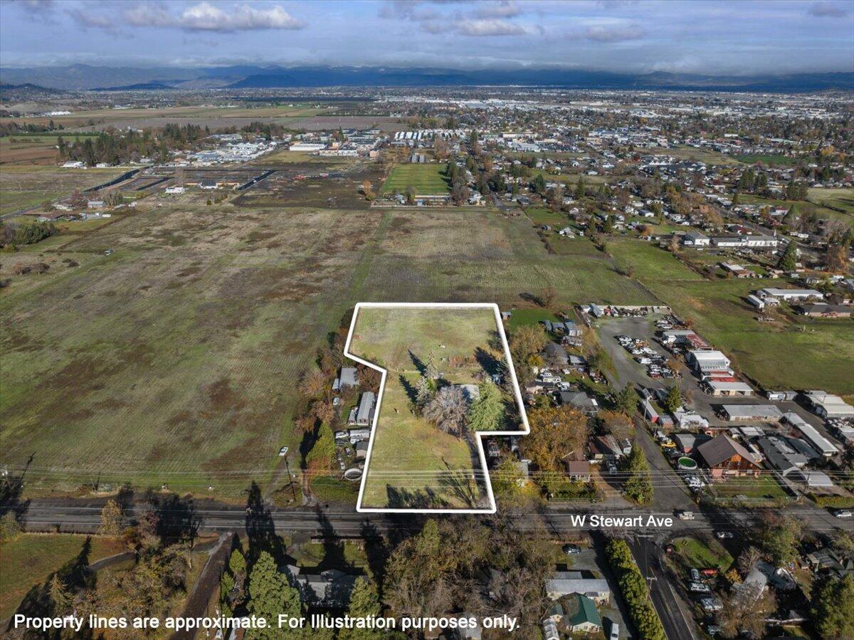 2554 W Stewart Avenue — photo
