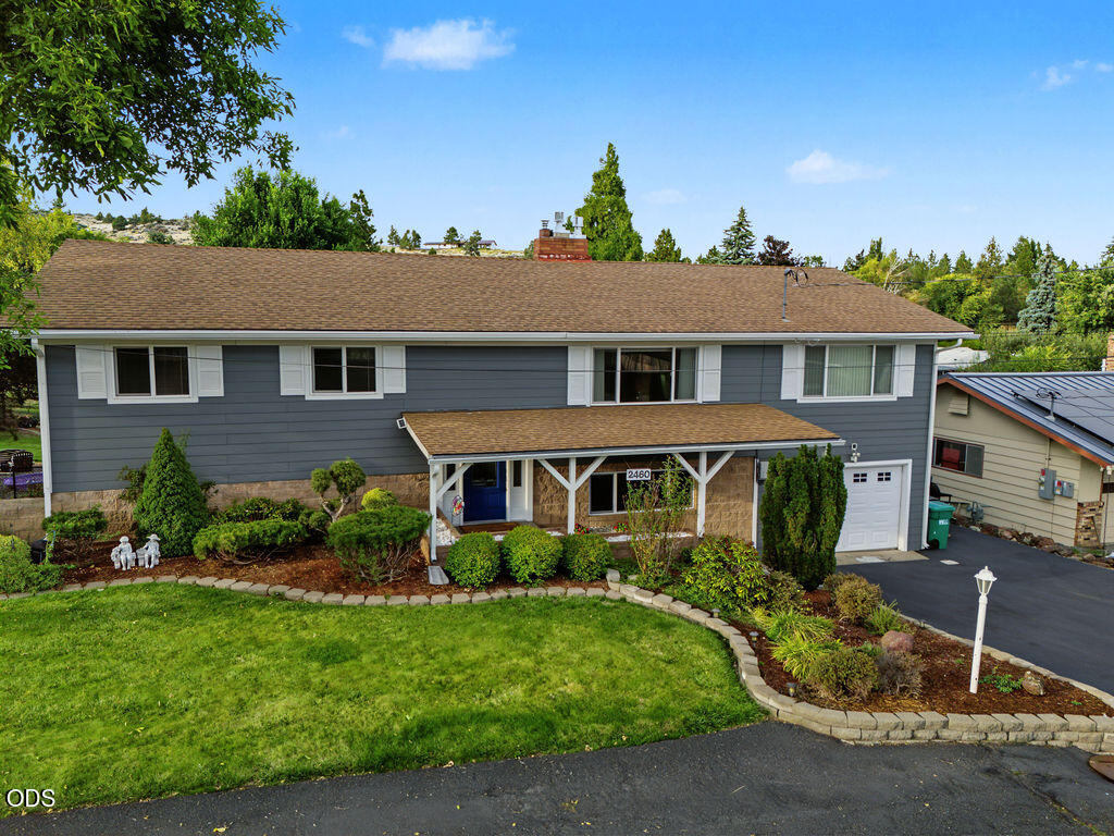 2460 Redwood Drive — photo