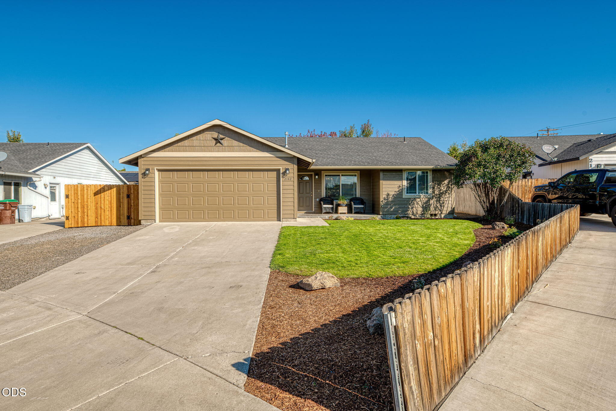 2142 NE Wolverine Loop — photo