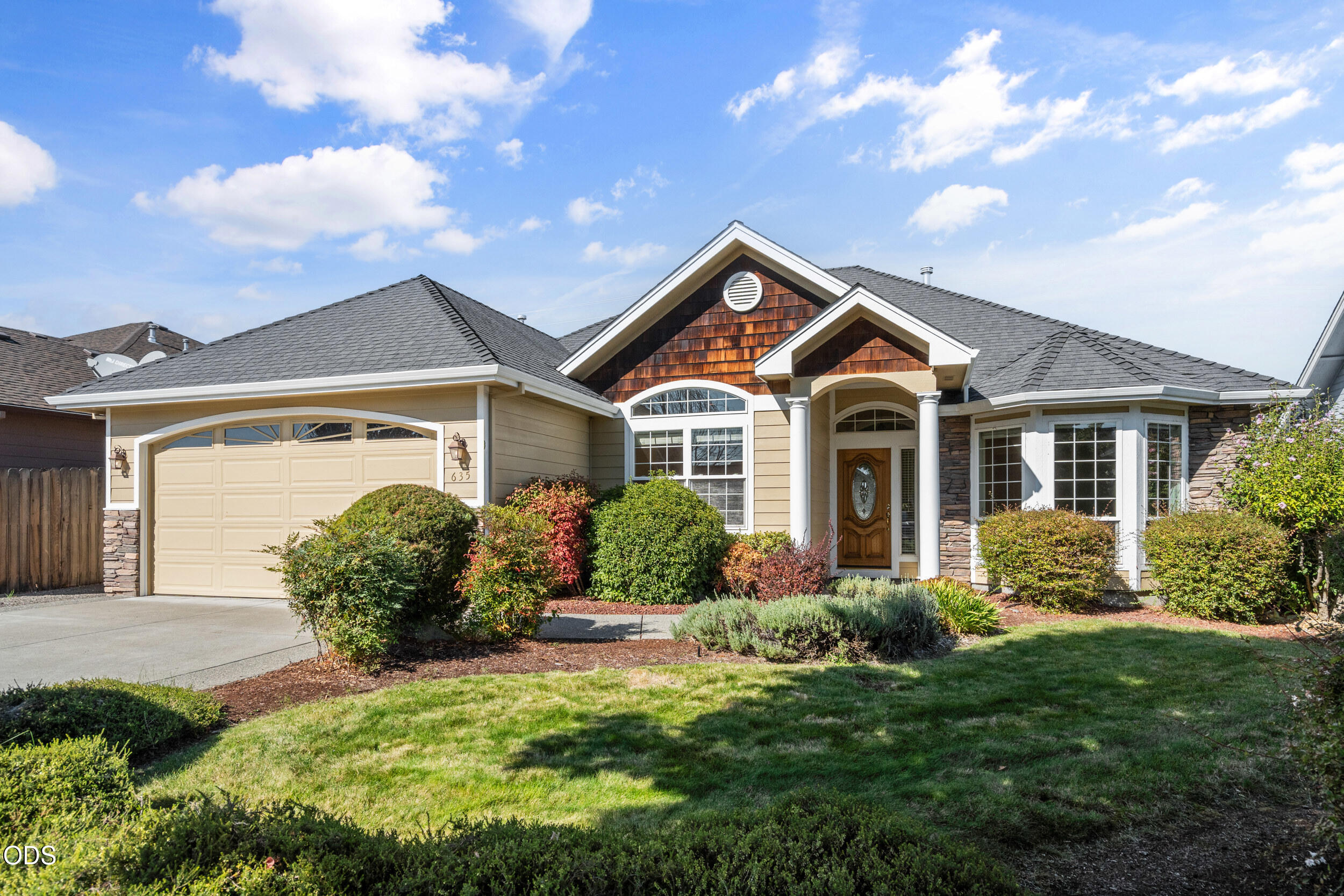 635 Cedarwood Drive — photo