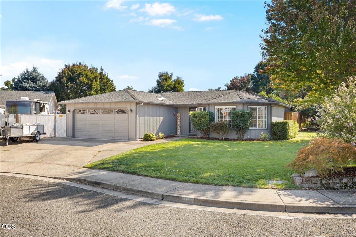 1198 Glengrove Avenue — photo